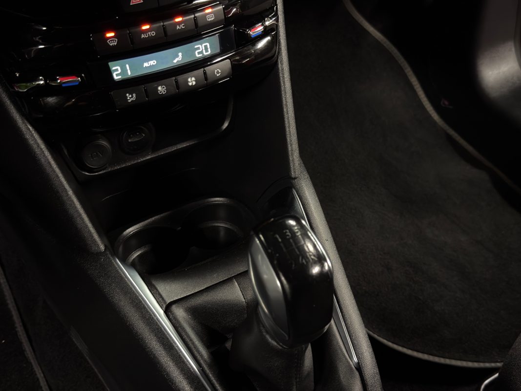 Peugeot 208 PHASE 2 TECH EDITION 1.2 82 Cv APPLE CARPLAY & ANDROID 5 PORTES ECRAN GPS - Garantie 1an