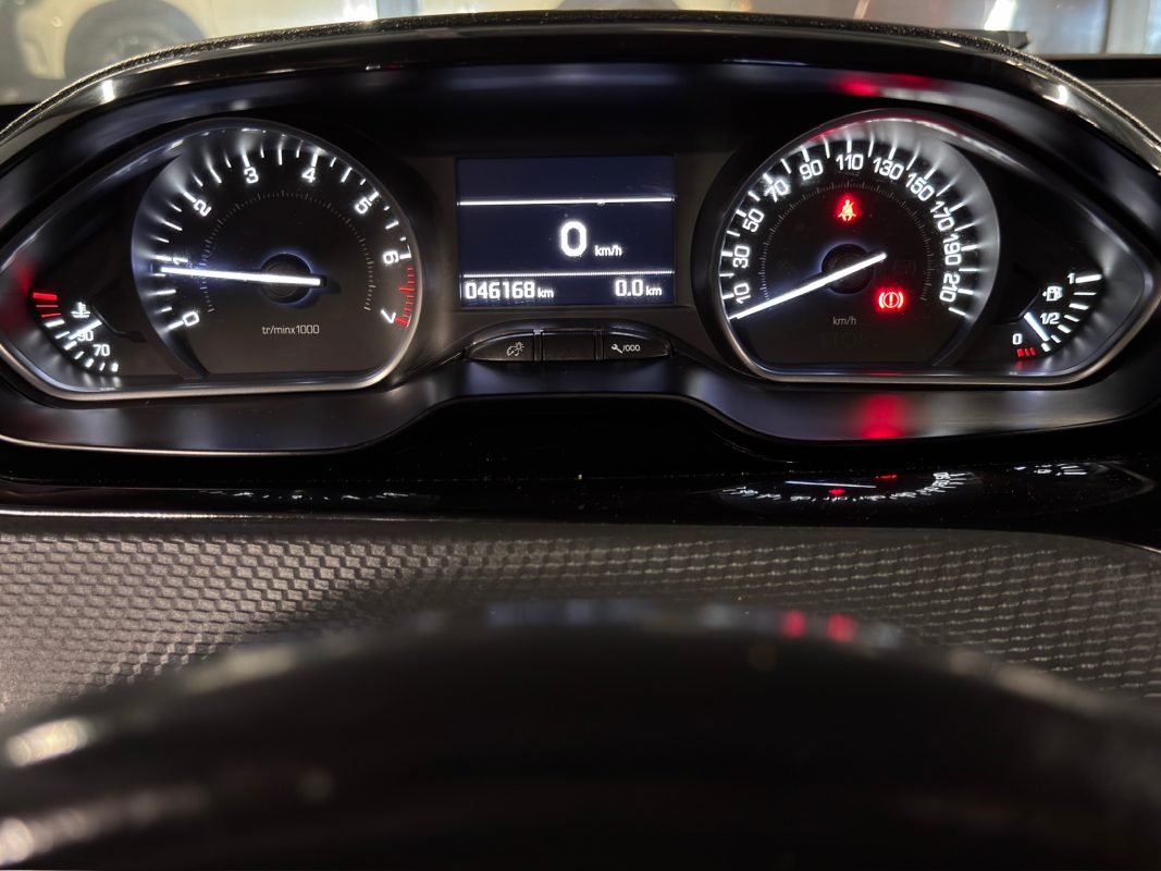 Peugeot 208 PHASE 2 TECH EDITION 1.2 82 Cv APPLE CARPLAY & ANDROID 5 PORTES ECRAN GPS - Garantie 1an