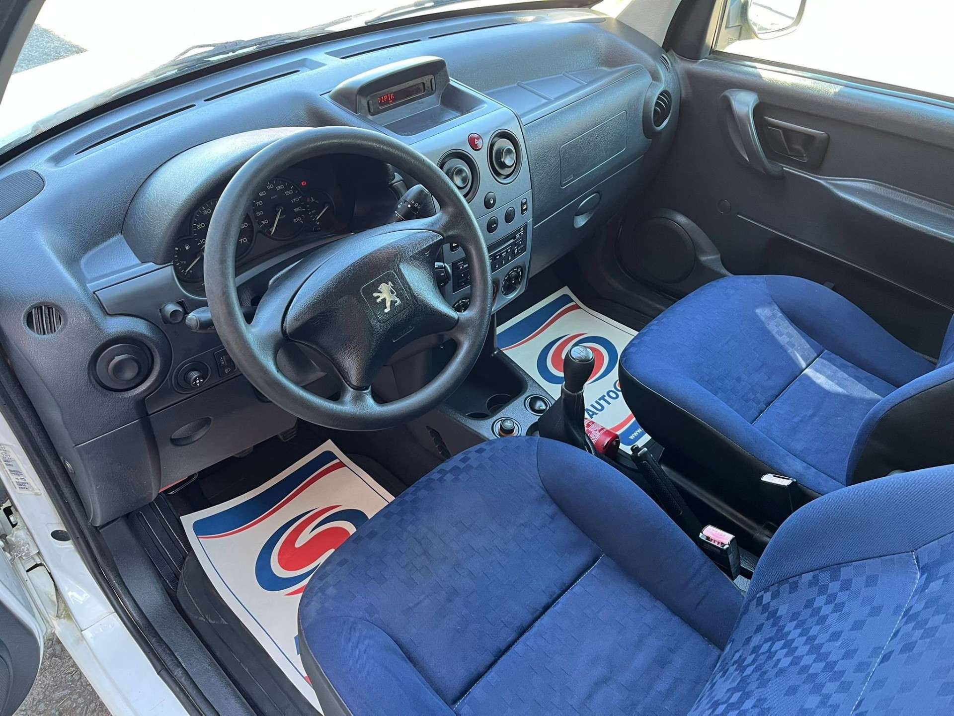 Peugeot Partner 1.6 HDi *** CLIM/ATTACHE REMORQUE ***