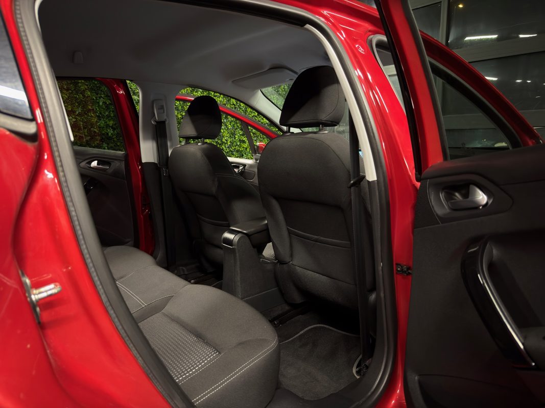 Peugeot 208 PHASE 2 TECH EDITION 1.2 82 Cv APPLE CARPLAY & ANDROID 5 PORTES ECRAN GPS - Garantie 1an