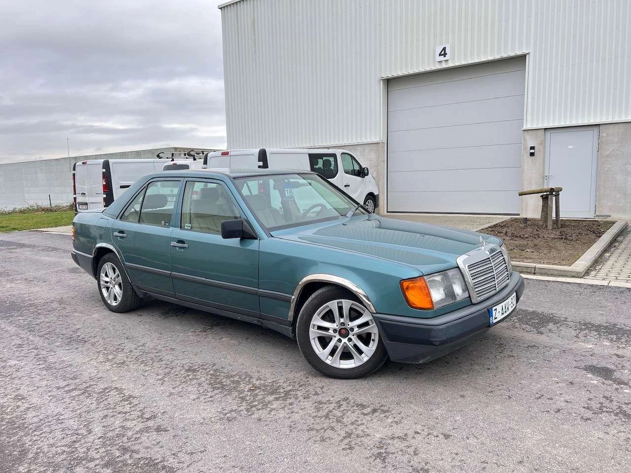Mercedes-Benz E 200 Benzine Oldtimer ** 1 Eigenaar ** !!