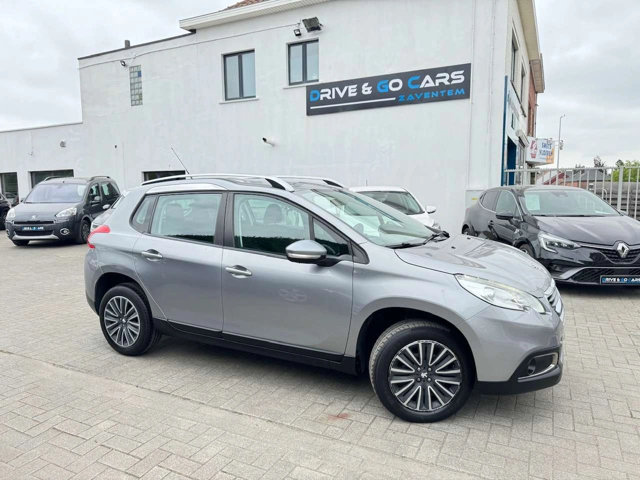Peugeot 2008 1.2i e-THP Allure - Airco ** 1 JAAR GARANTIE **