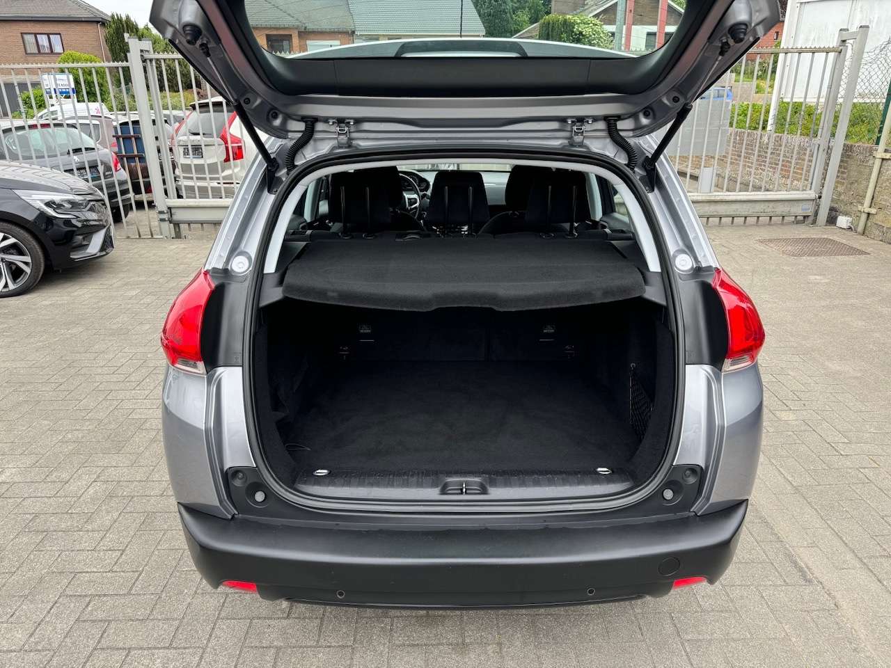 Peugeot 2008 1.2i e-THP Allure - Airco ** 1 JAAR GARANTIE **