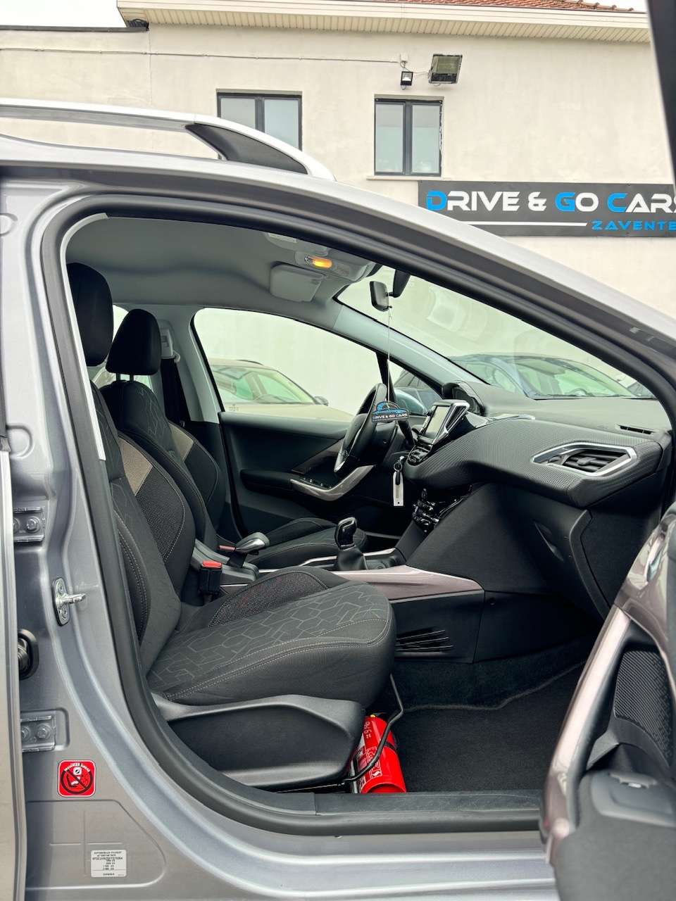 Peugeot 2008 1.2i e-THP Allure - Airco ** 1 JAAR GARANTIE **