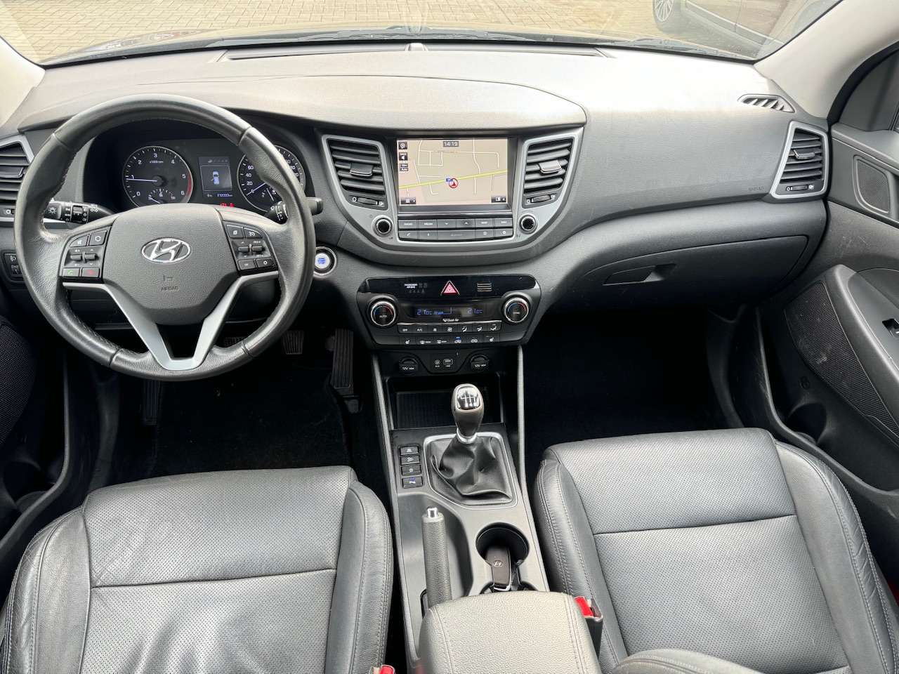 Hyundai TUCSON 1.7 CRDi 2WD Launch Edition - Panoramische dak