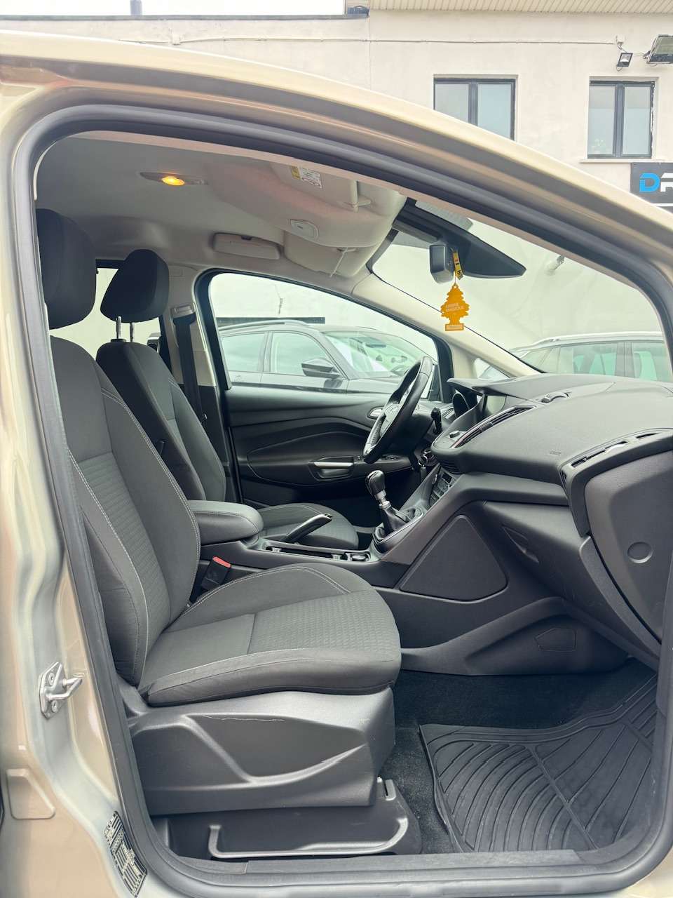 Ford Grand C-Max 1.5 TDCi Titanium ** 1 JAAR GARANTIE ** !!