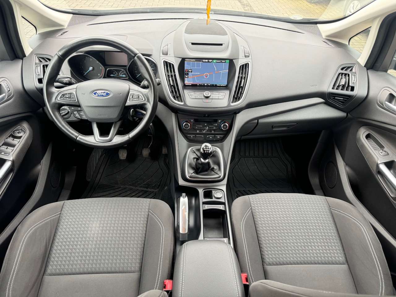 Ford Grand C-Max 1.5 TDCi Titanium ** 1 JAAR GARANTIE ** !!
