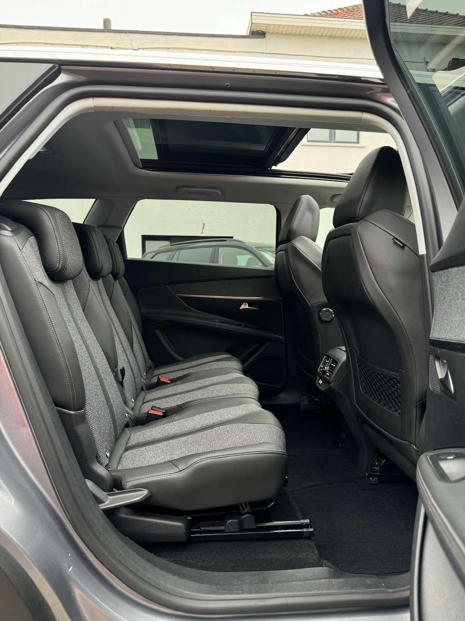 Peugeot 5008 1.5 BlueHDi - 7 Plaatsen ** 1 JAAR GARANTIE ** !!