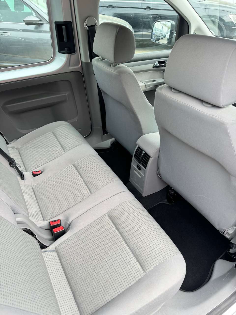 Volkswagen Caddy 1.4i Benzine - CarPlay ** 1 JAAR GARANTIE ** !!