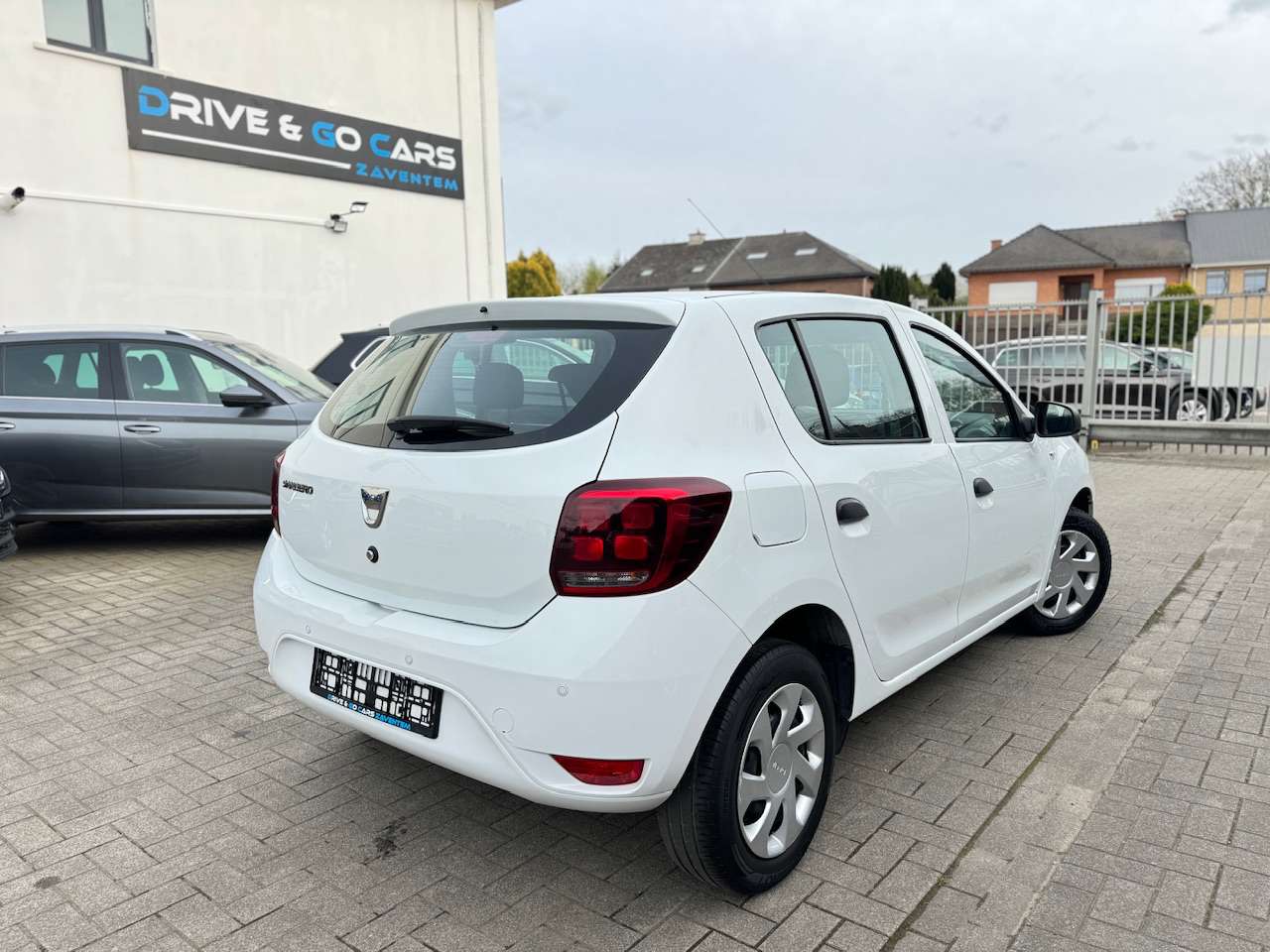 Dacia Sandero 1.0i SCe Benzine - CarPlay ** 1 JAAR GARANTIE ** !!
