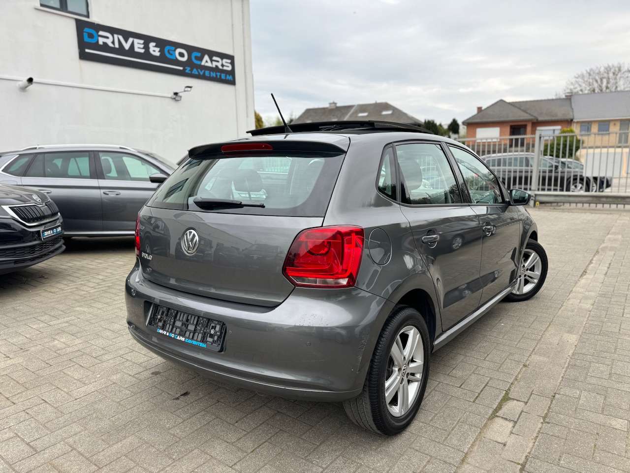 Volkswagen Polo 1.2i Highline - CarPlay - Pano Dak ** 1 JAAR GARANTIE ** !!