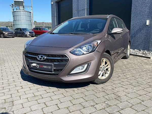 Hyundai i30 i30 SW 1.6 CRDi **EXPORT ou MARCHAND** PDC ARR/GPS