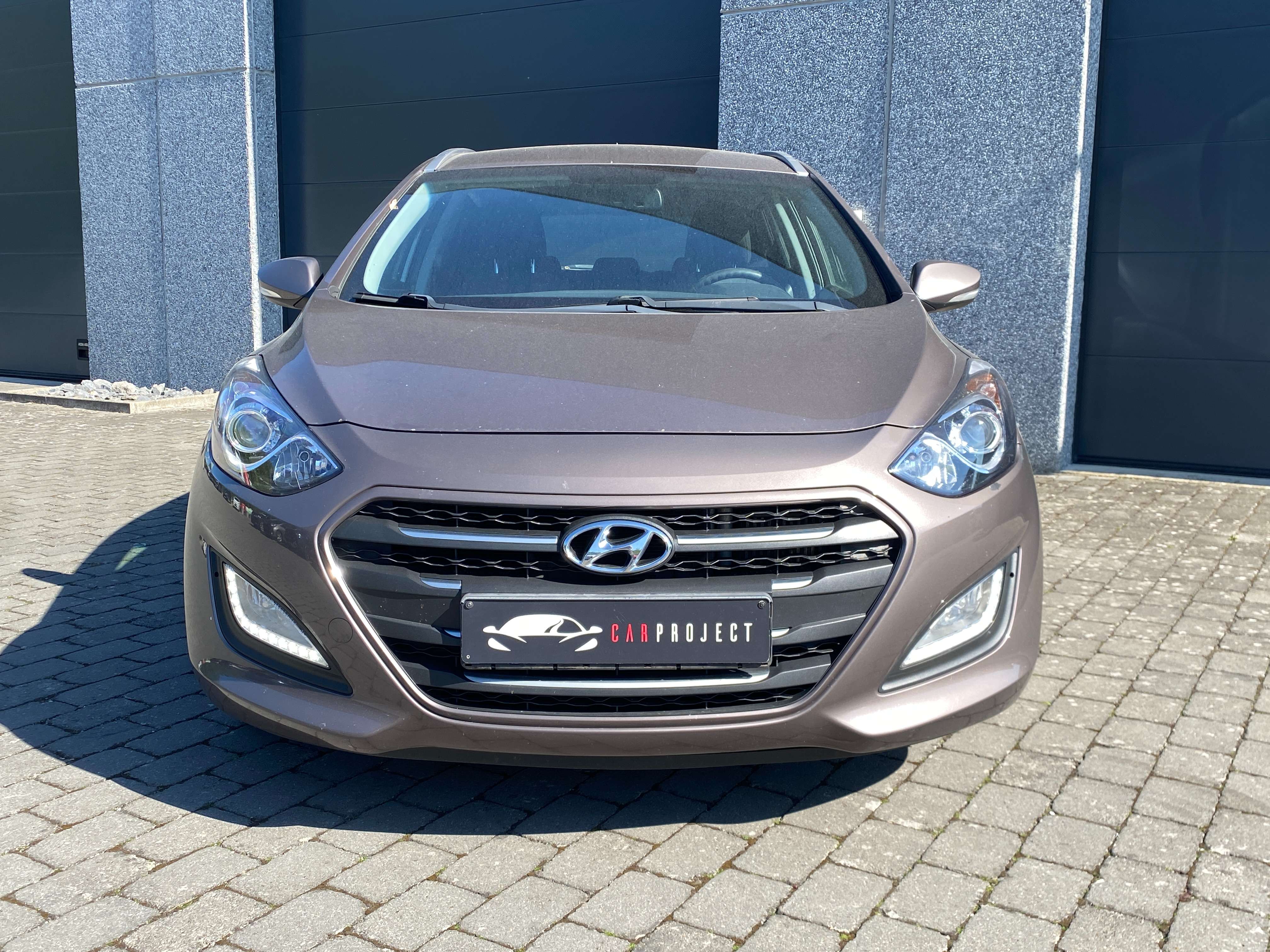 Hyundai i30 i30 SW 1.6 CRDi **EXPORT ou MARCHAND** PDC ARR/GPS