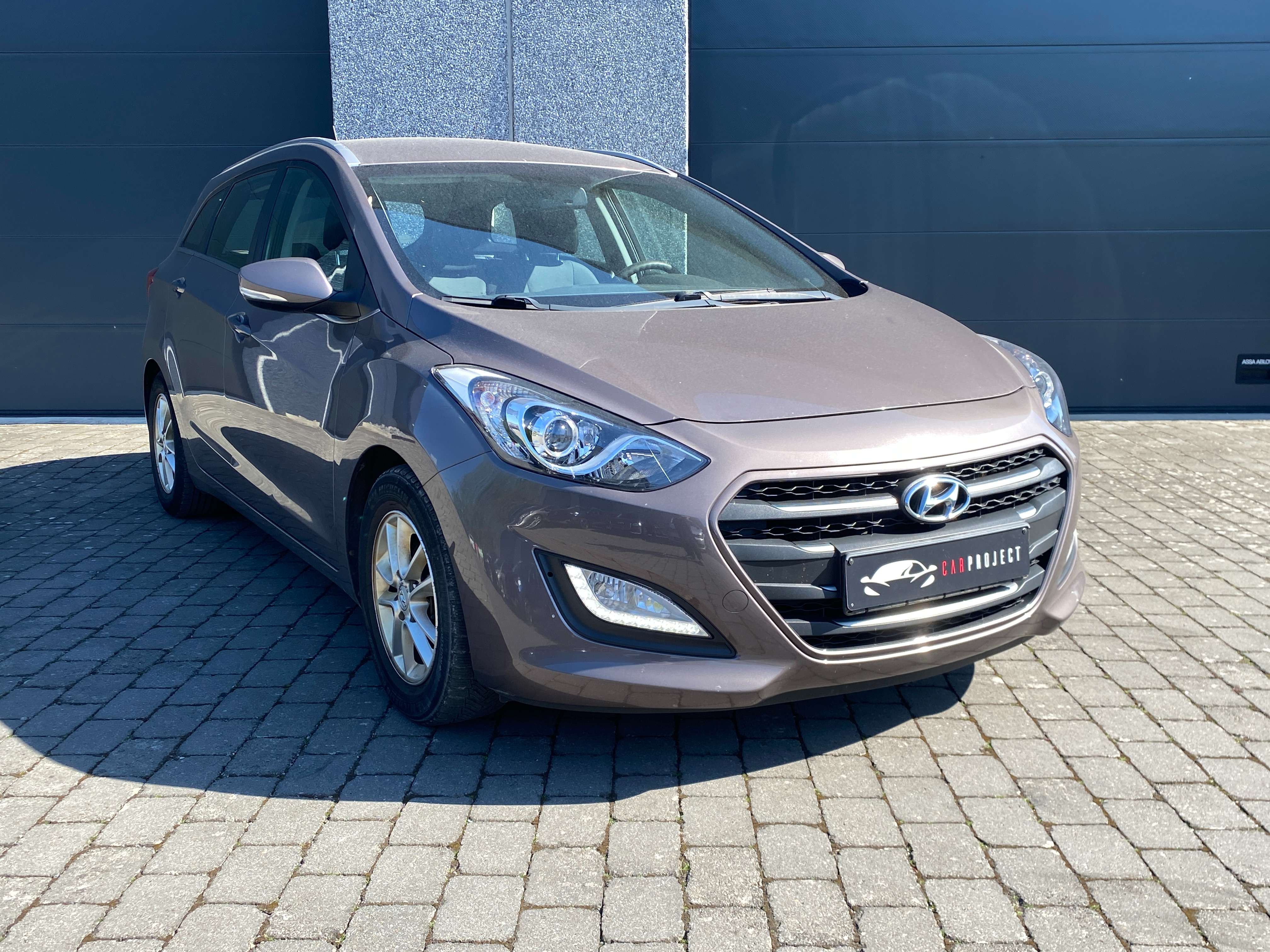 Hyundai i30 i30 SW 1.6 CRDi **EXPORT ou MARCHAND** PDC ARR/GPS