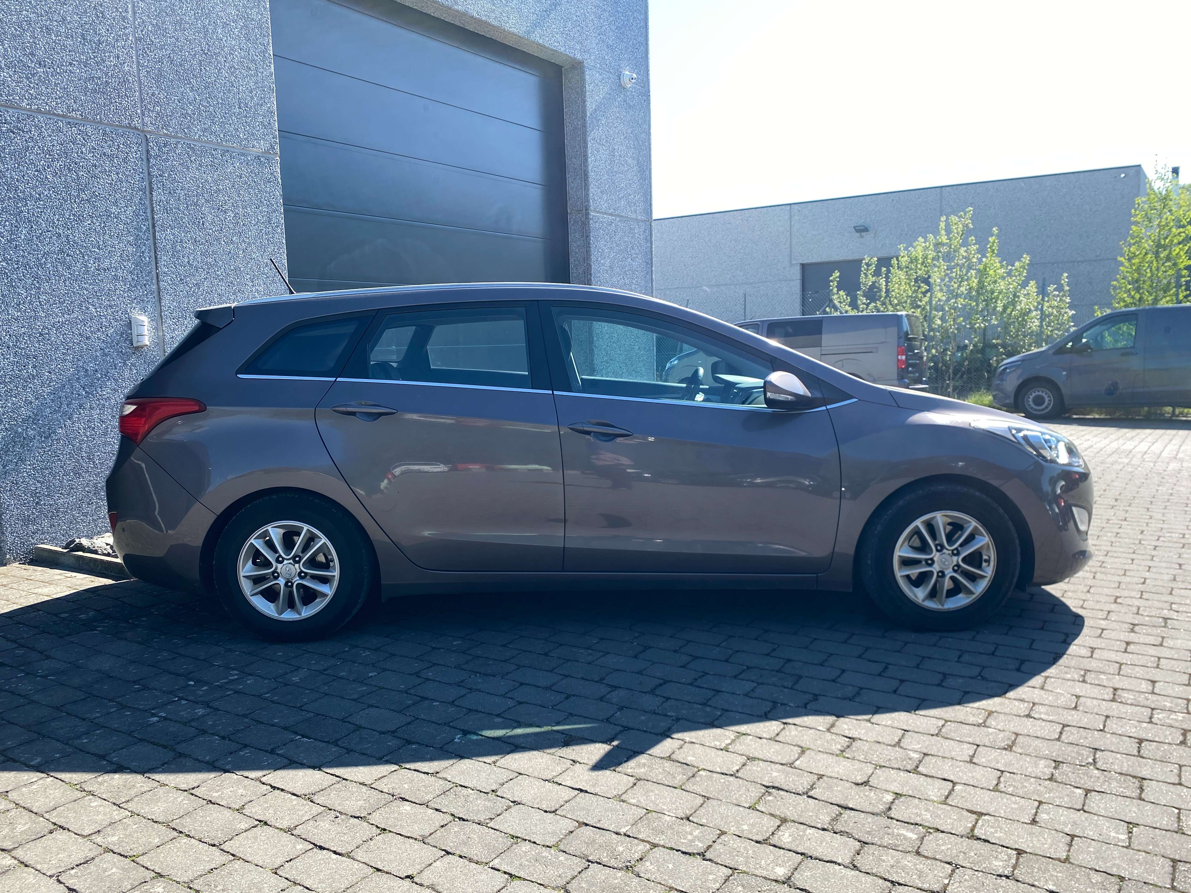 Hyundai i30 i30 SW 1.6 CRDi **EXPORT ou MARCHAND** PDC ARR/GPS