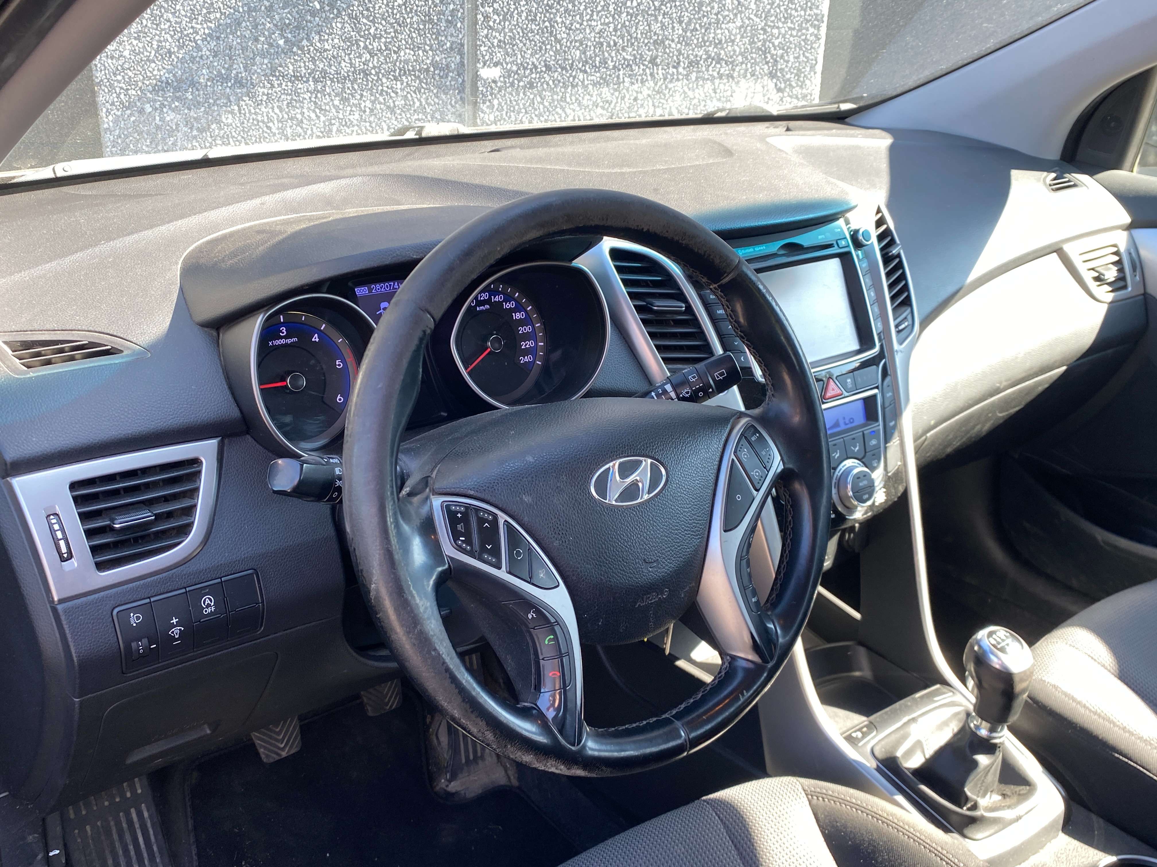Hyundai i30 i30 SW 1.6 CRDi **EXPORT ou MARCHAND** PDC ARR/GPS