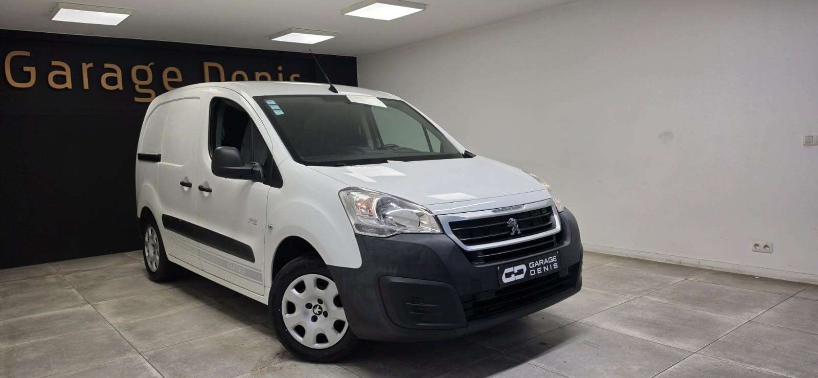 Peugeot Partner 3 Places**GPS**Attache remorque