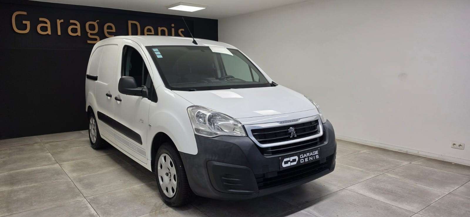 Peugeot Partner 3 Places**GPS**Attache remorque