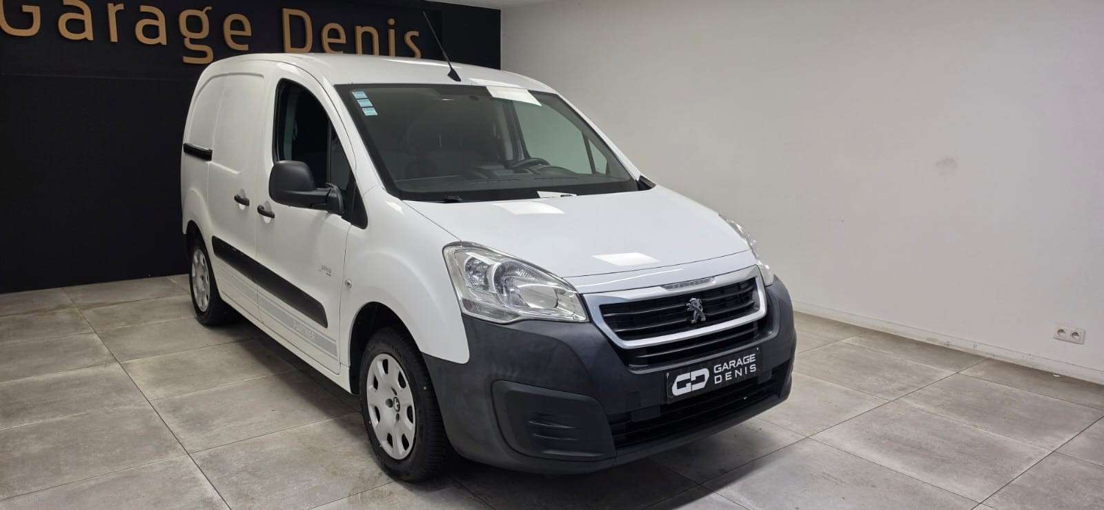 Peugeot Partner 3 Places**GPS**Attache remorque