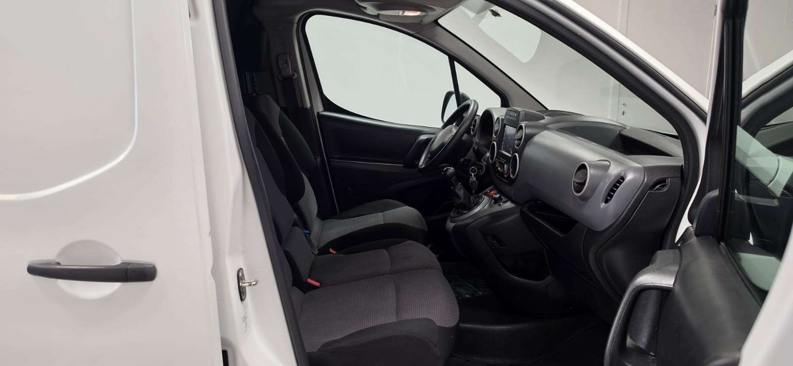 Peugeot Partner 3 Places**GPS**Attache remorque