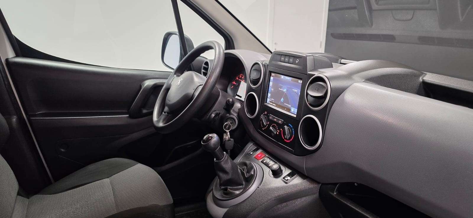 Peugeot Partner 3 Places**GPS**Attache remorque