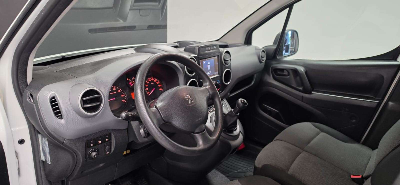 Peugeot Partner 3 Places**GPS**Attache remorque