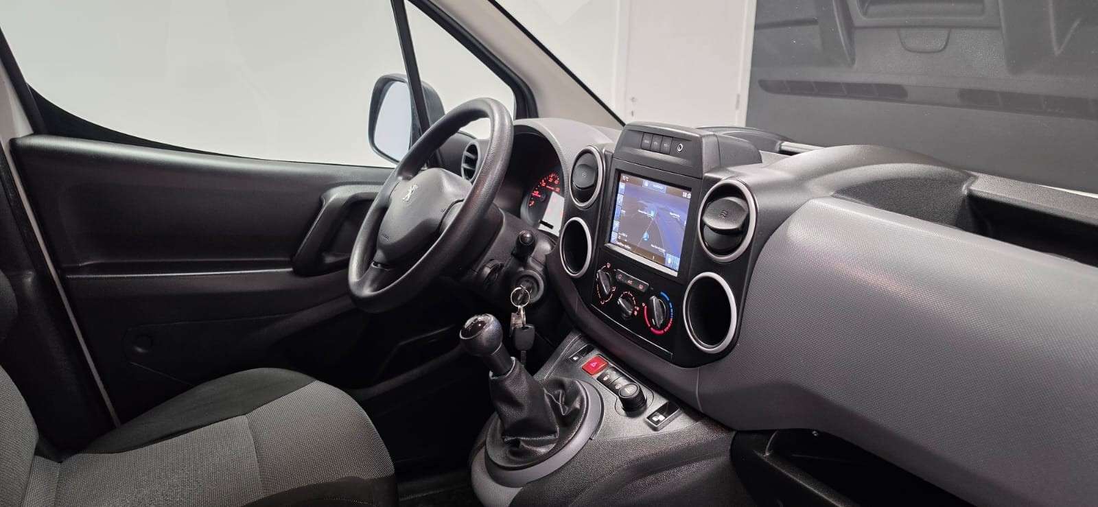 Peugeot Partner 3 Places**GPS**Attache remorque