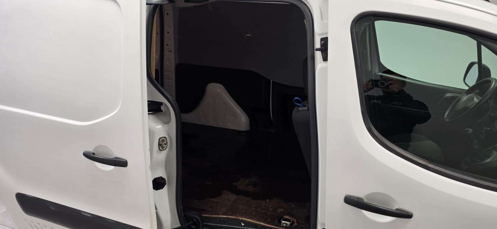 Peugeot Partner 3 Places**GPS**Attache remorque
