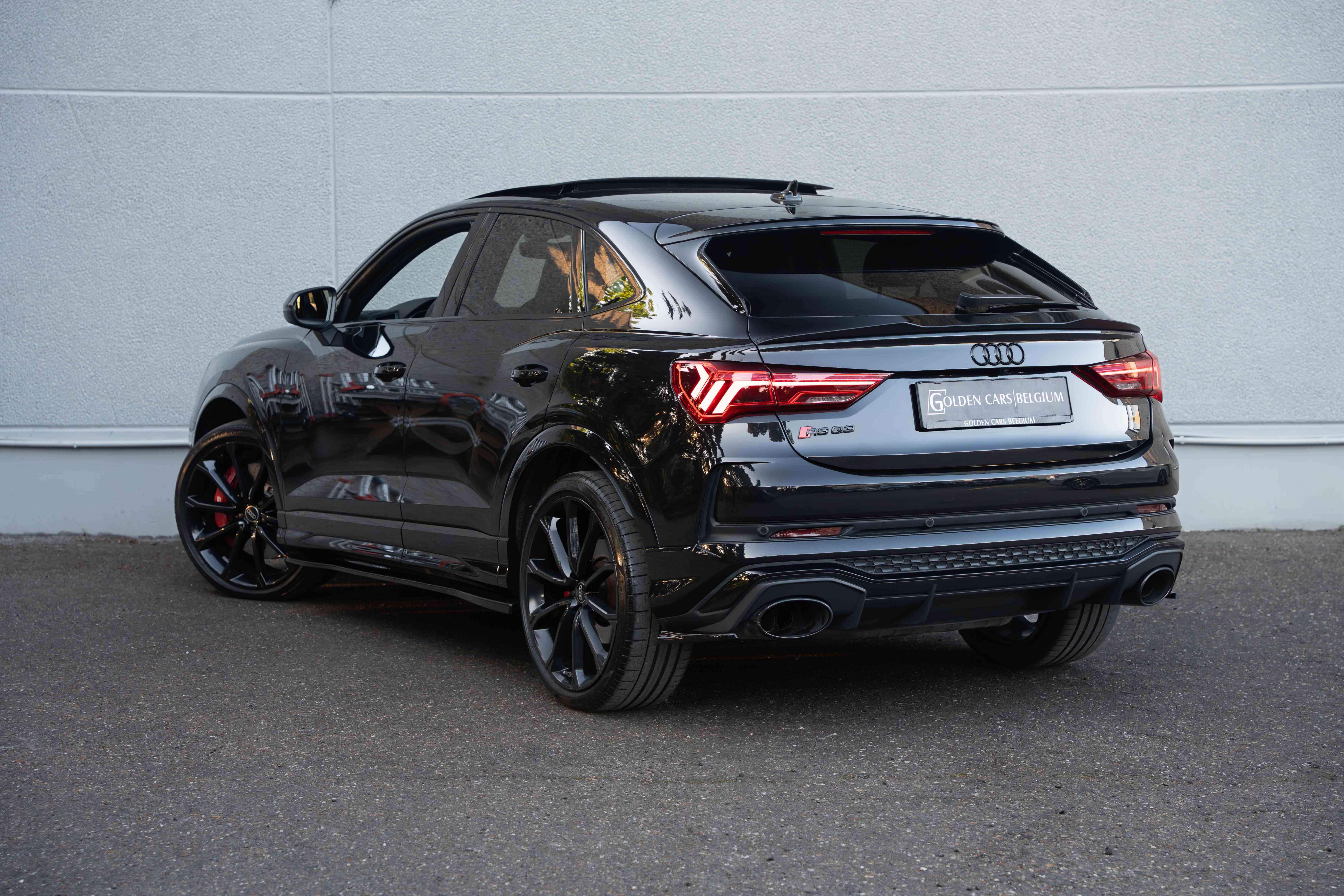Audi RS Q3 Sportback 2.5 TFSI MATRIX/PANO/MAXTON/SONOS3D/AMBIENTE/360°/CARPLAY