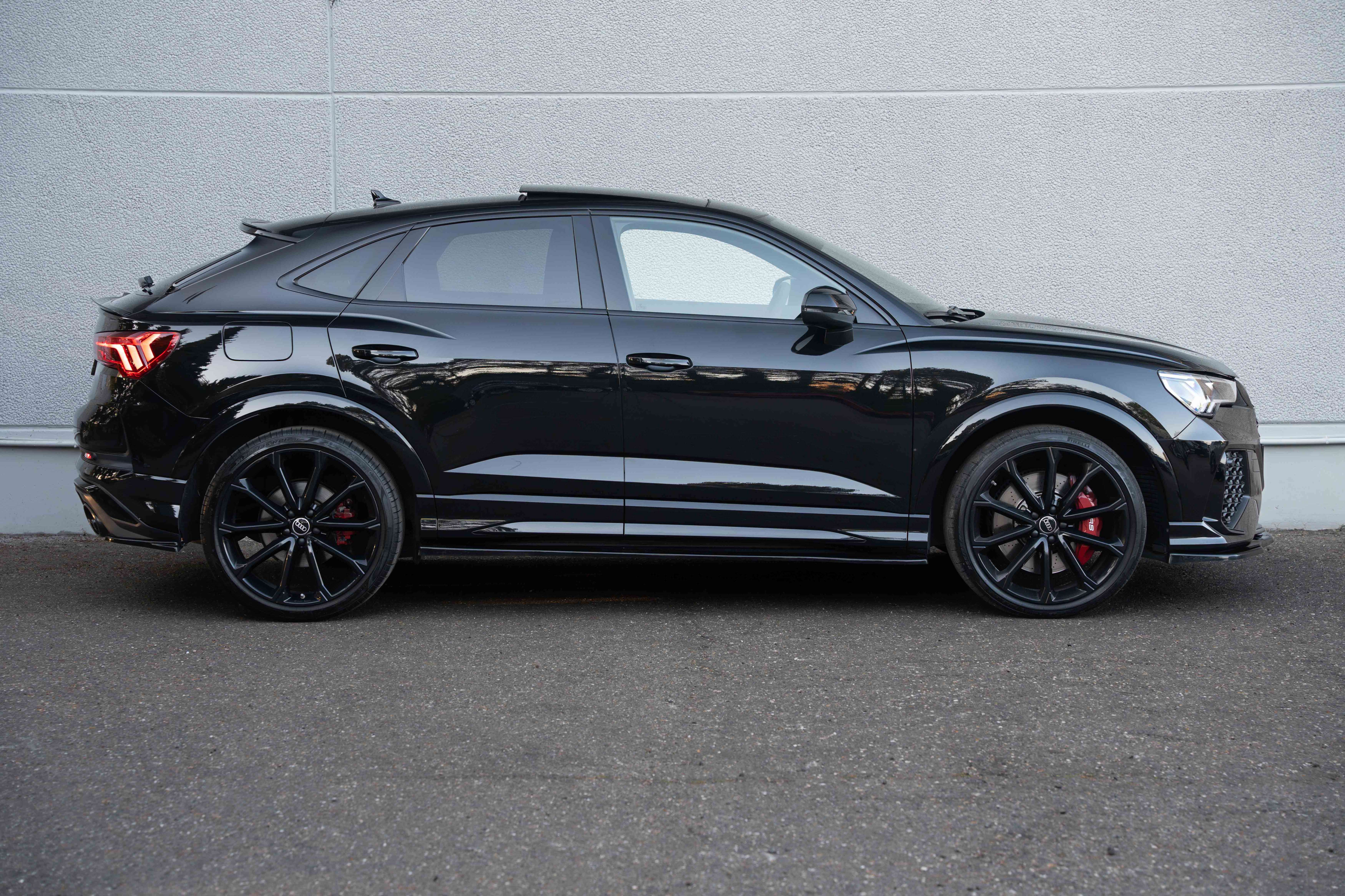 Audi RS Q3 Sportback 2.5 TFSI MATRIX/PANO/MAXTON/SONOS3D/AMBIENTE/360°/CARPLAY
