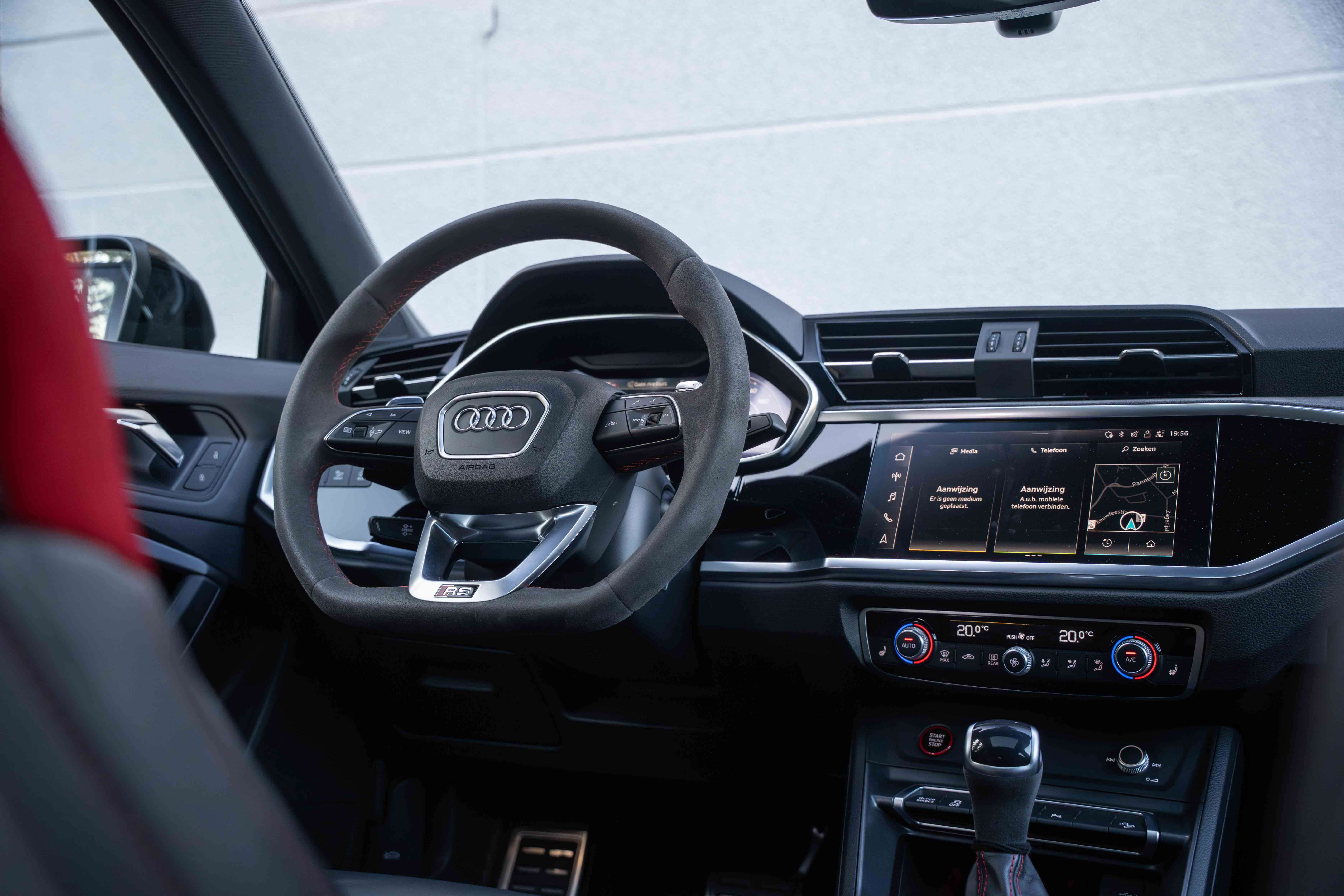 Audi RS Q3 Sportback 2.5 TFSI MATRIX/PANO/MAXTON/SONOS3D/AMBIENTE/360°/CARPLAY