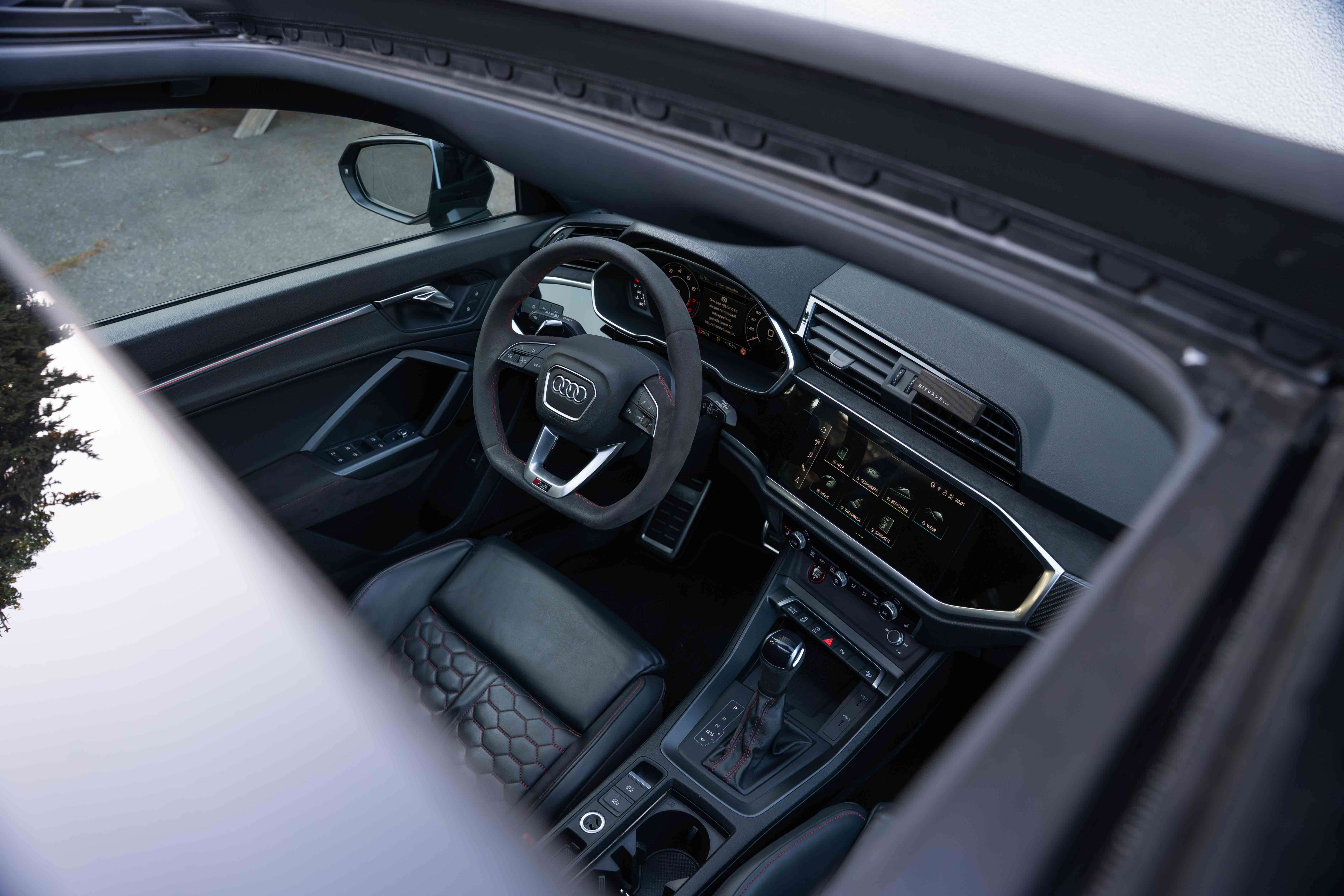 Audi RS Q3 Sportback 2.5 TFSI MATRIX/PANO/MAXTON/SONOS3D/AMBIENTE/360°/CARPLAY