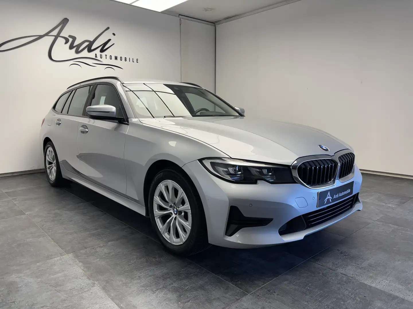 BMW 318 Touring dA *CARPLAY*SIEGE CHAUFF*CAPTEUR*GARANTIE*