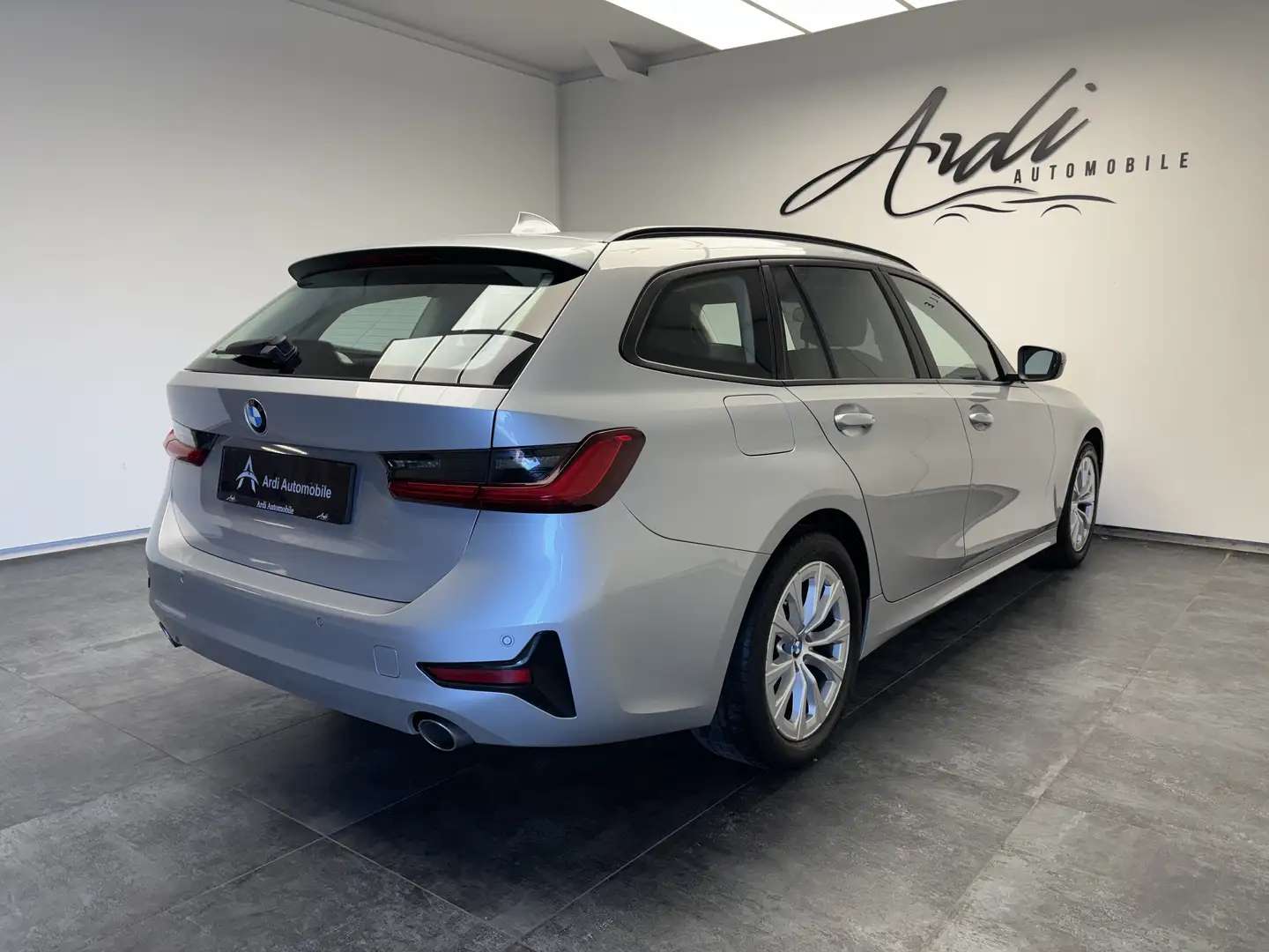 BMW 318 Touring dA *CARPLAY*SIEGE CHAUFF*CAPTEUR*GARANTIE*