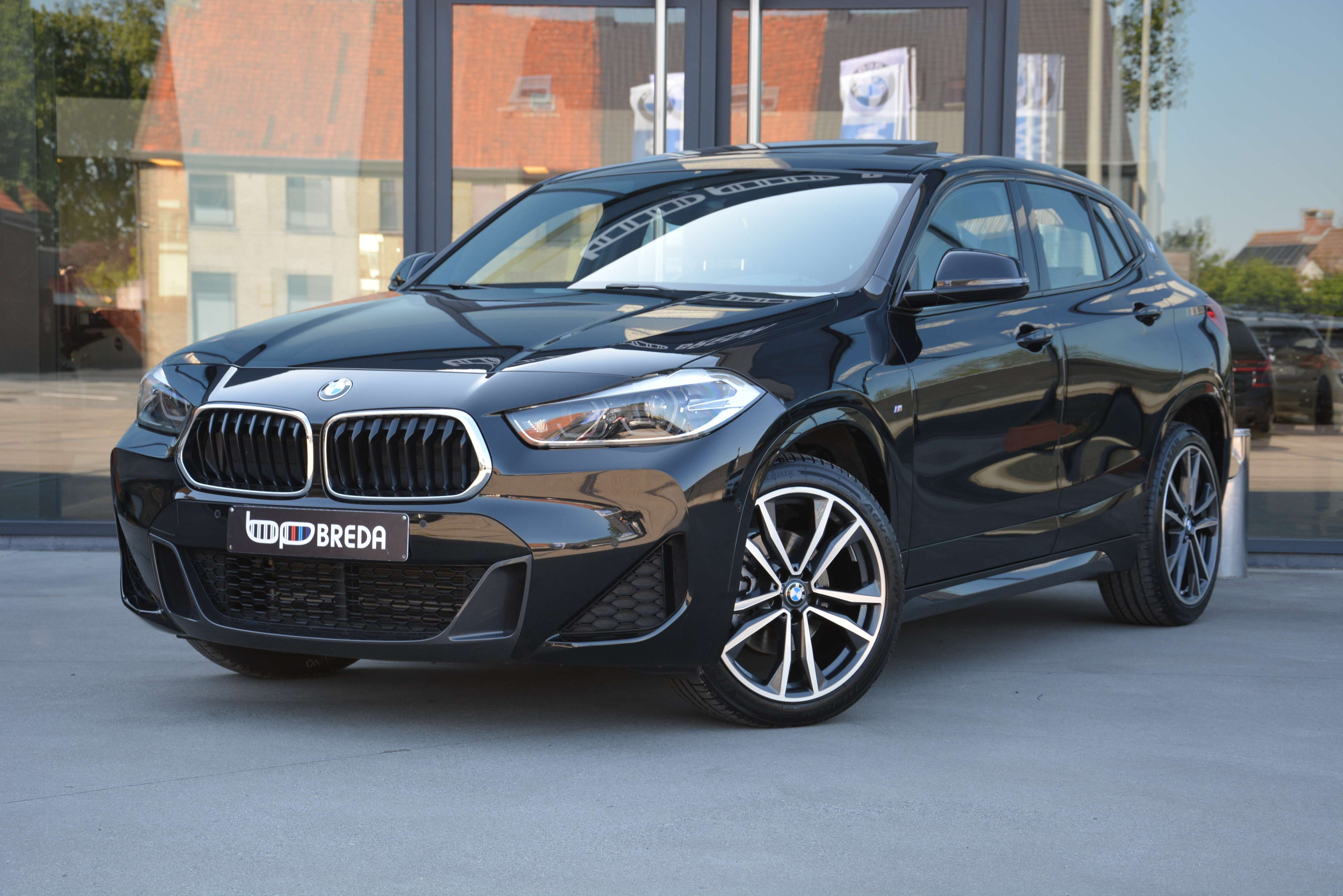 BMW X2 sDrive18i M-Sport/Pano/Memory seats/Keyless/Alus 19"