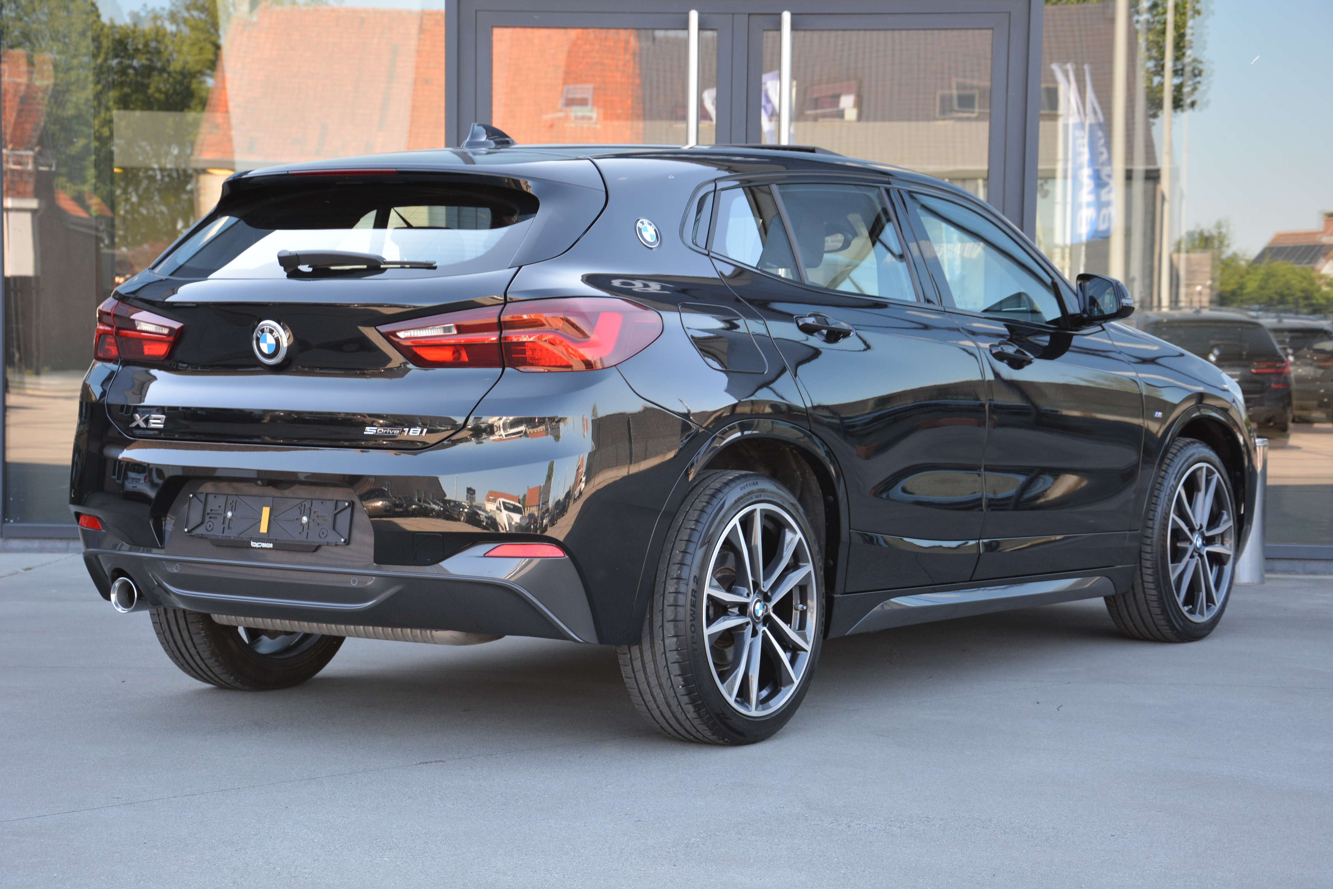 BMW X2 sDrive18i M-Sport/Pano/Memory seats/Keyless/Alus 19"