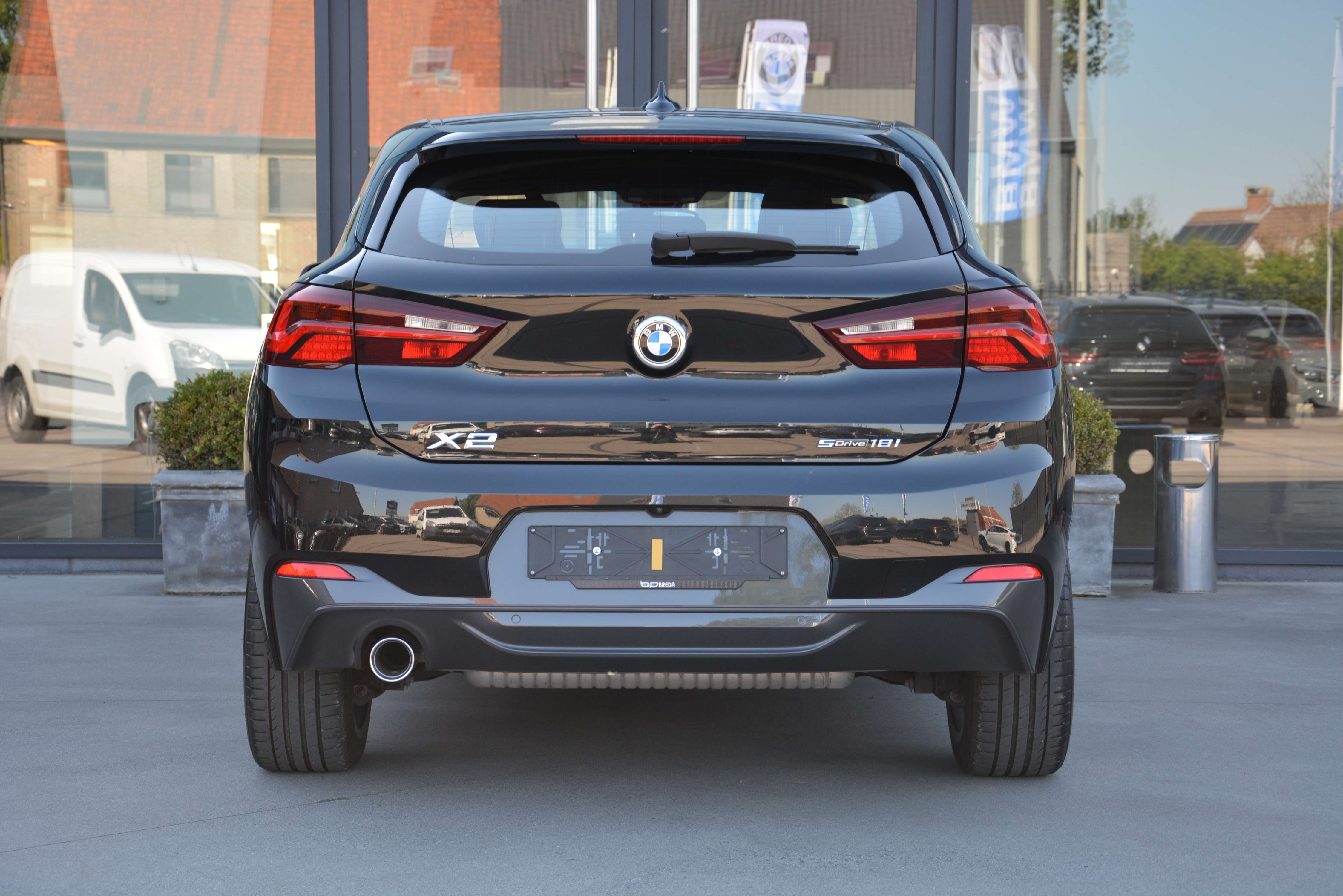 BMW X2 sDrive18i M-Sport/Pano/Memory seats/Keyless/Alus 19"