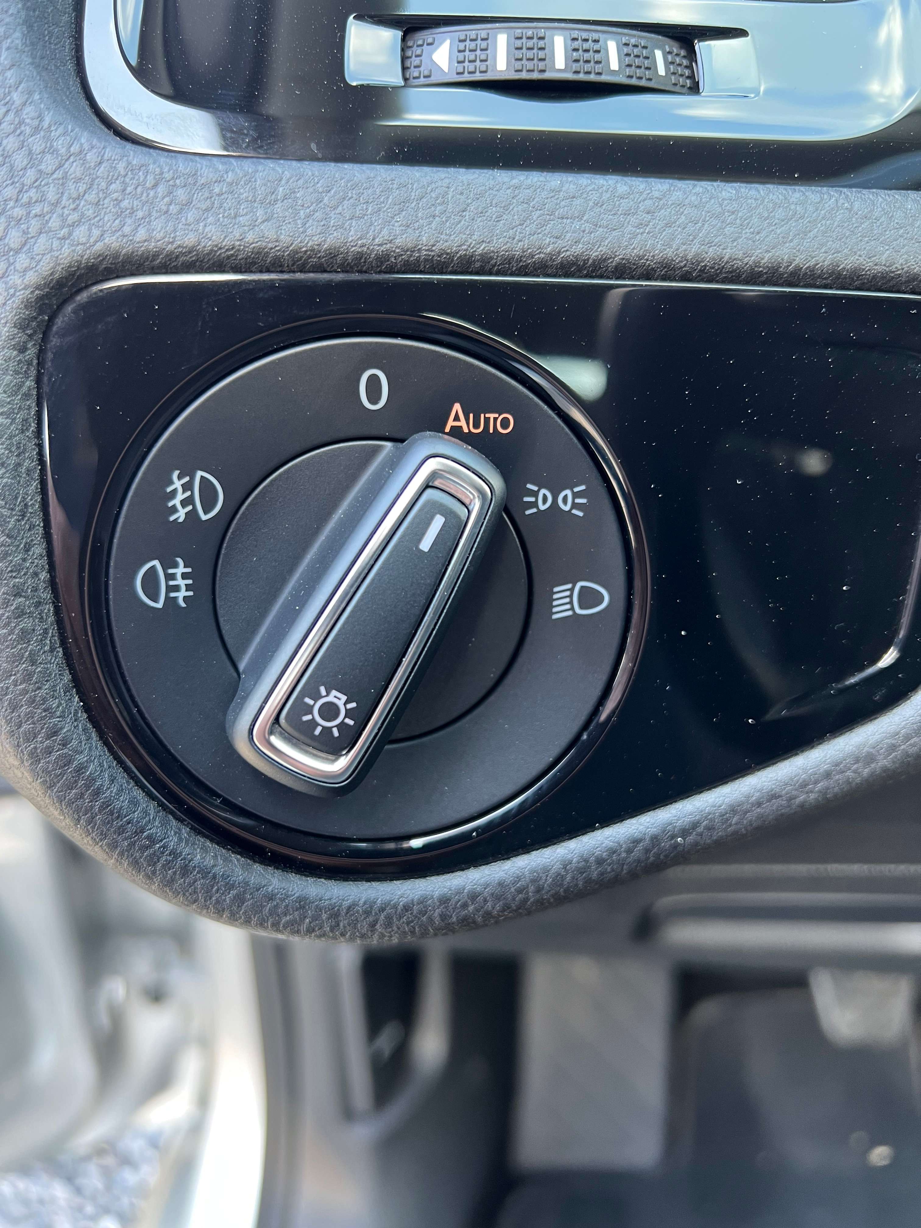 Volkswagen Golf Golf 1.6 SCR TDi Highline Carplay+Led+virtual.