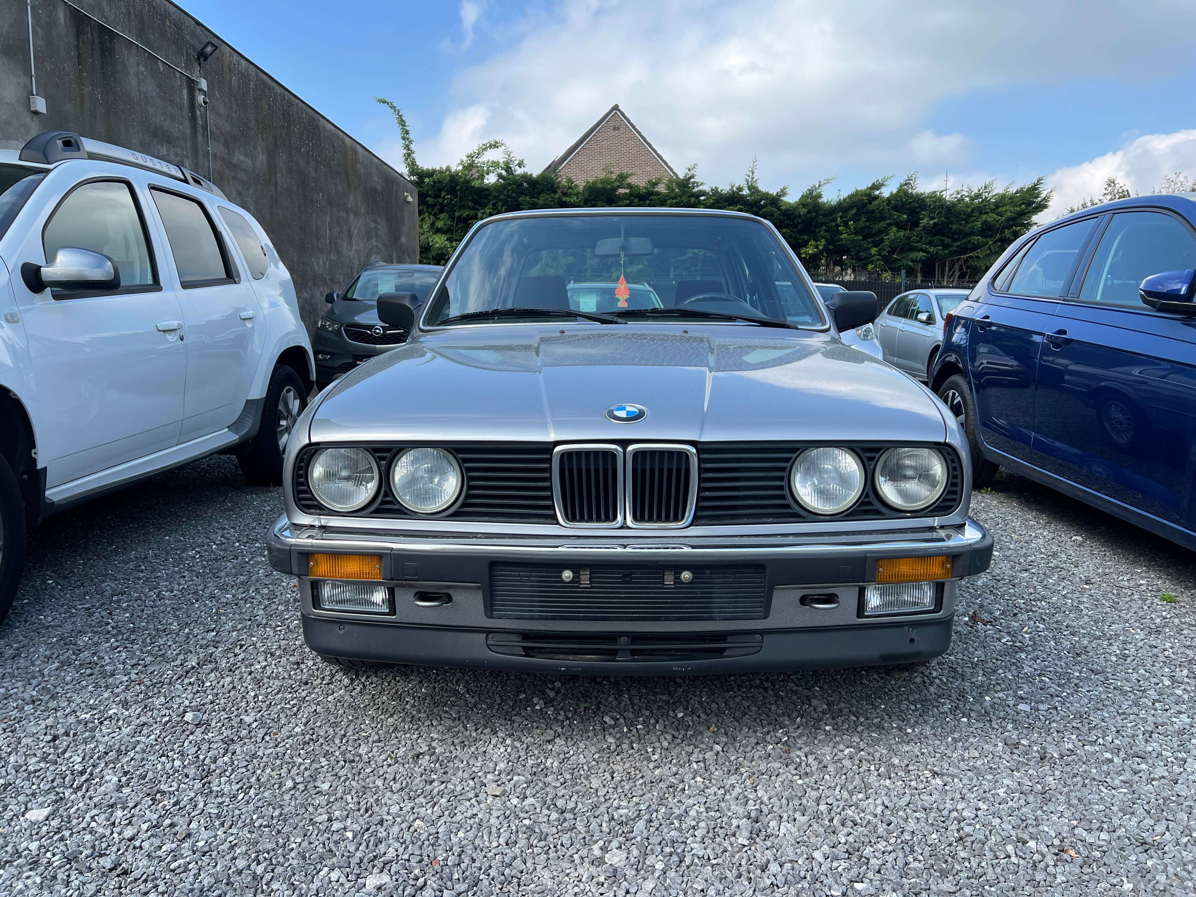 BMW 325 IA Etat Show Room.