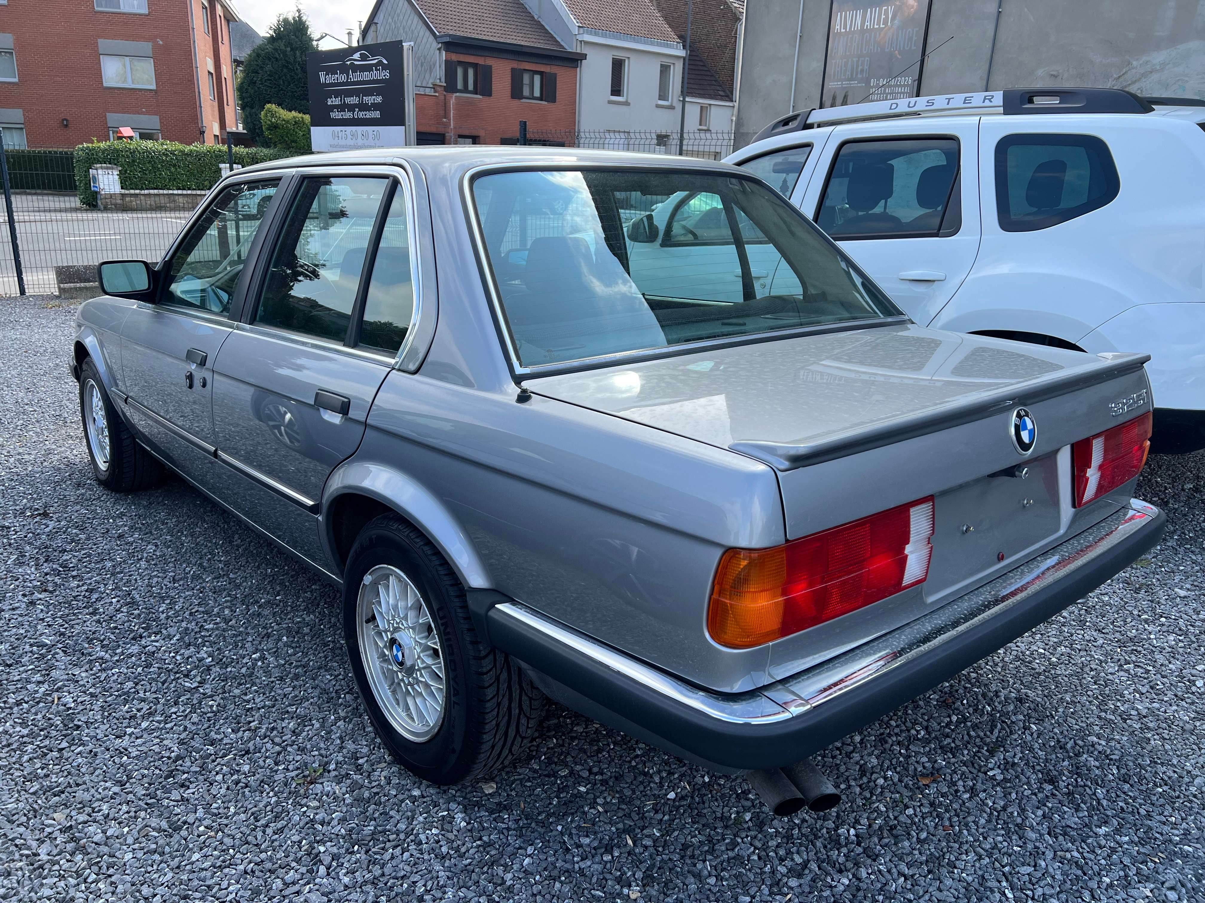 BMW 325 IA Etat Show Room.