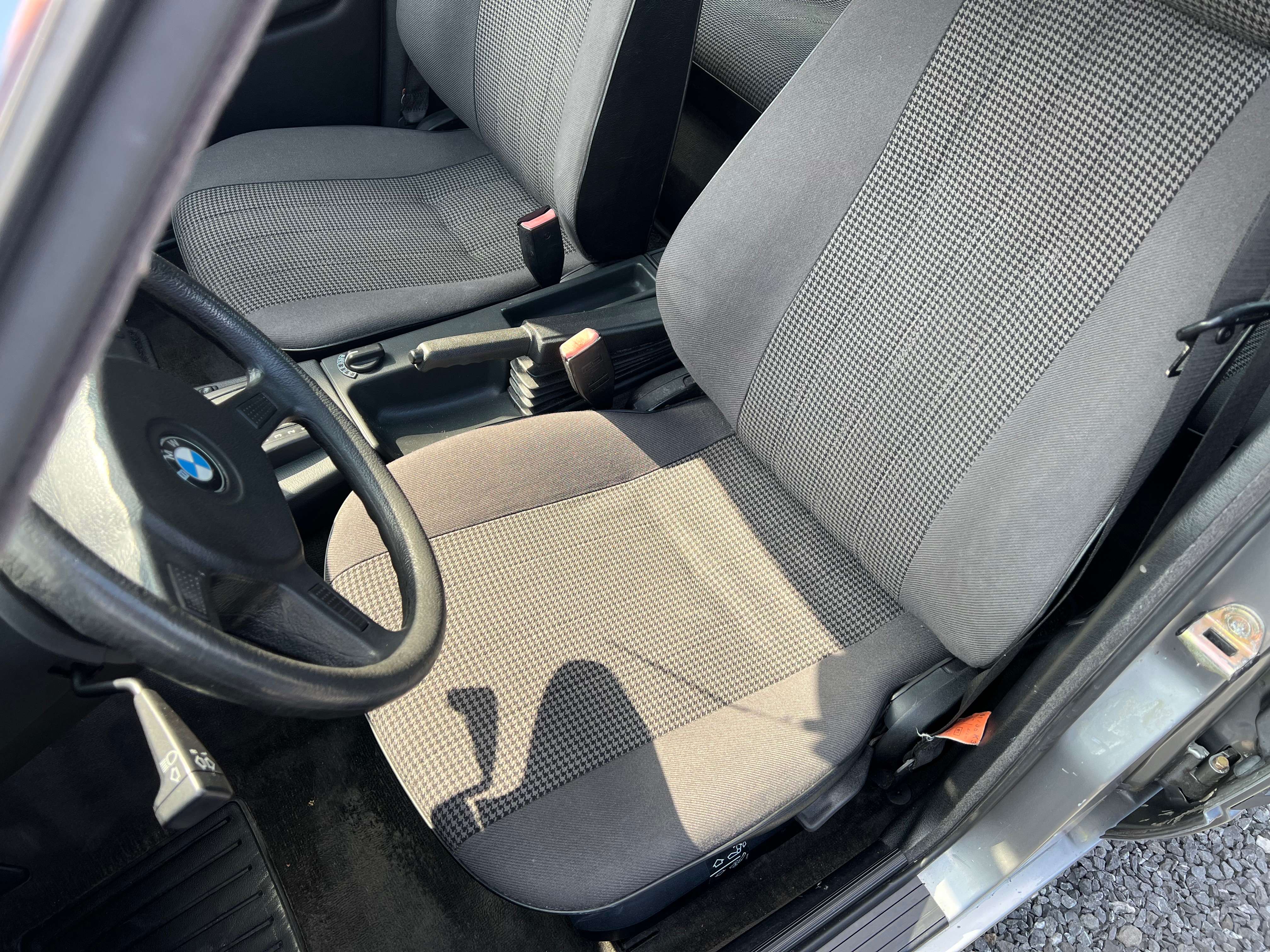 BMW 325 IA Etat Show Room.