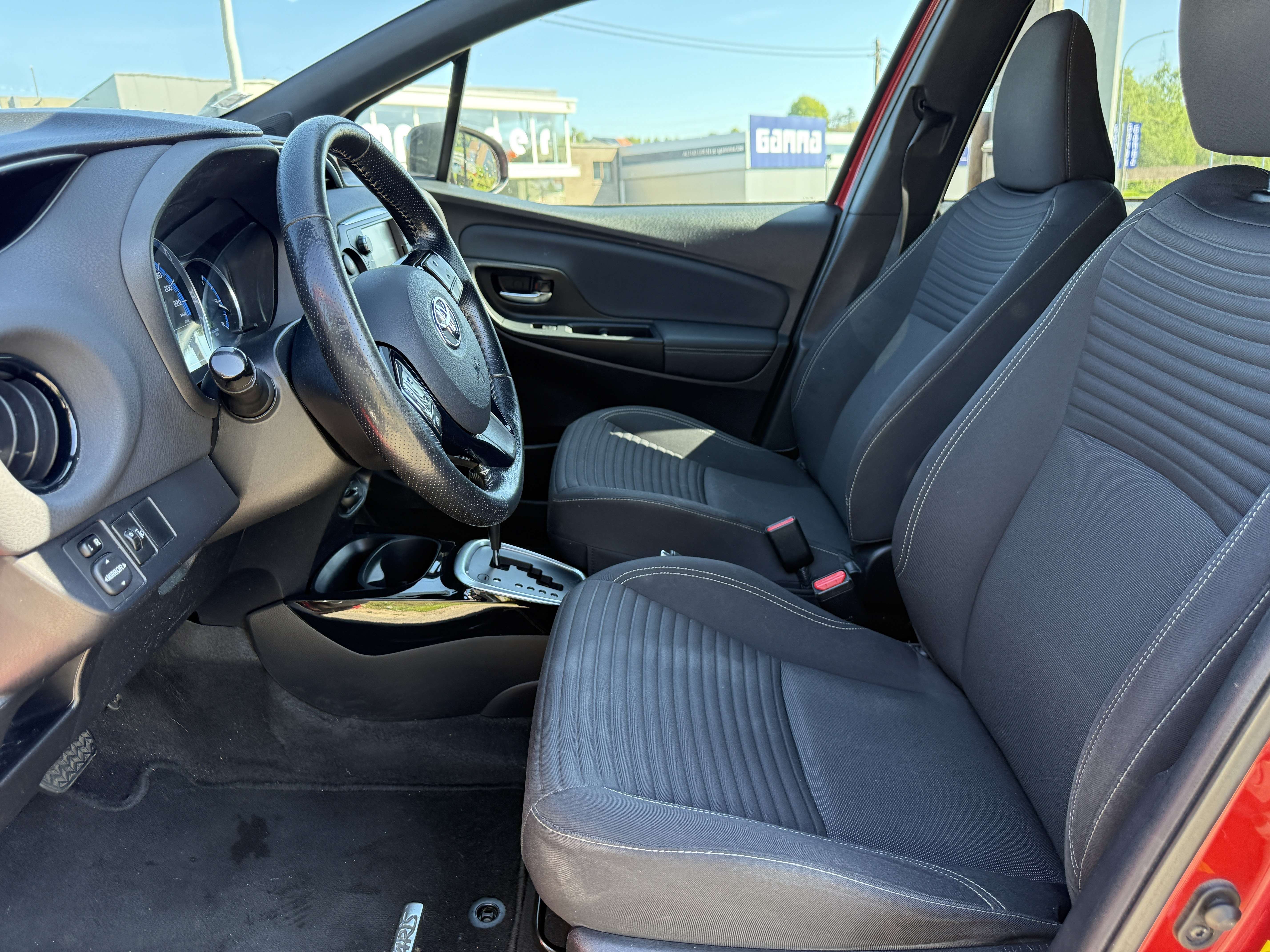 Toyota Yaris 1,5 HYBRIDE VVT-IE LOUNGE