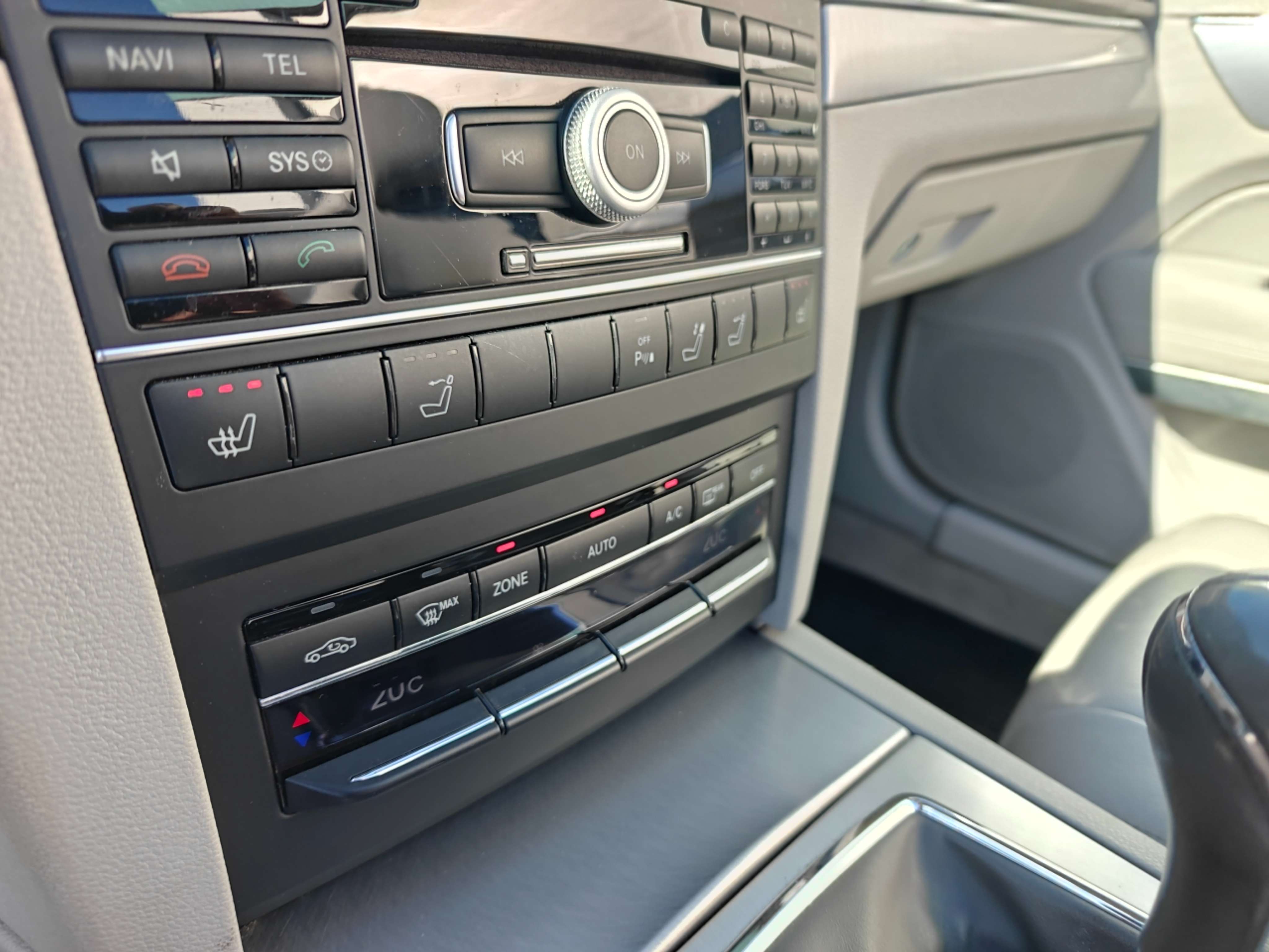 Mercedes-Benz E 220 CABRIOLET E 220 CDI BE Avantgarde EURO 5 - GPS/LEER/AIRCO/CRUISE - SHOWROOMSTAAT!
