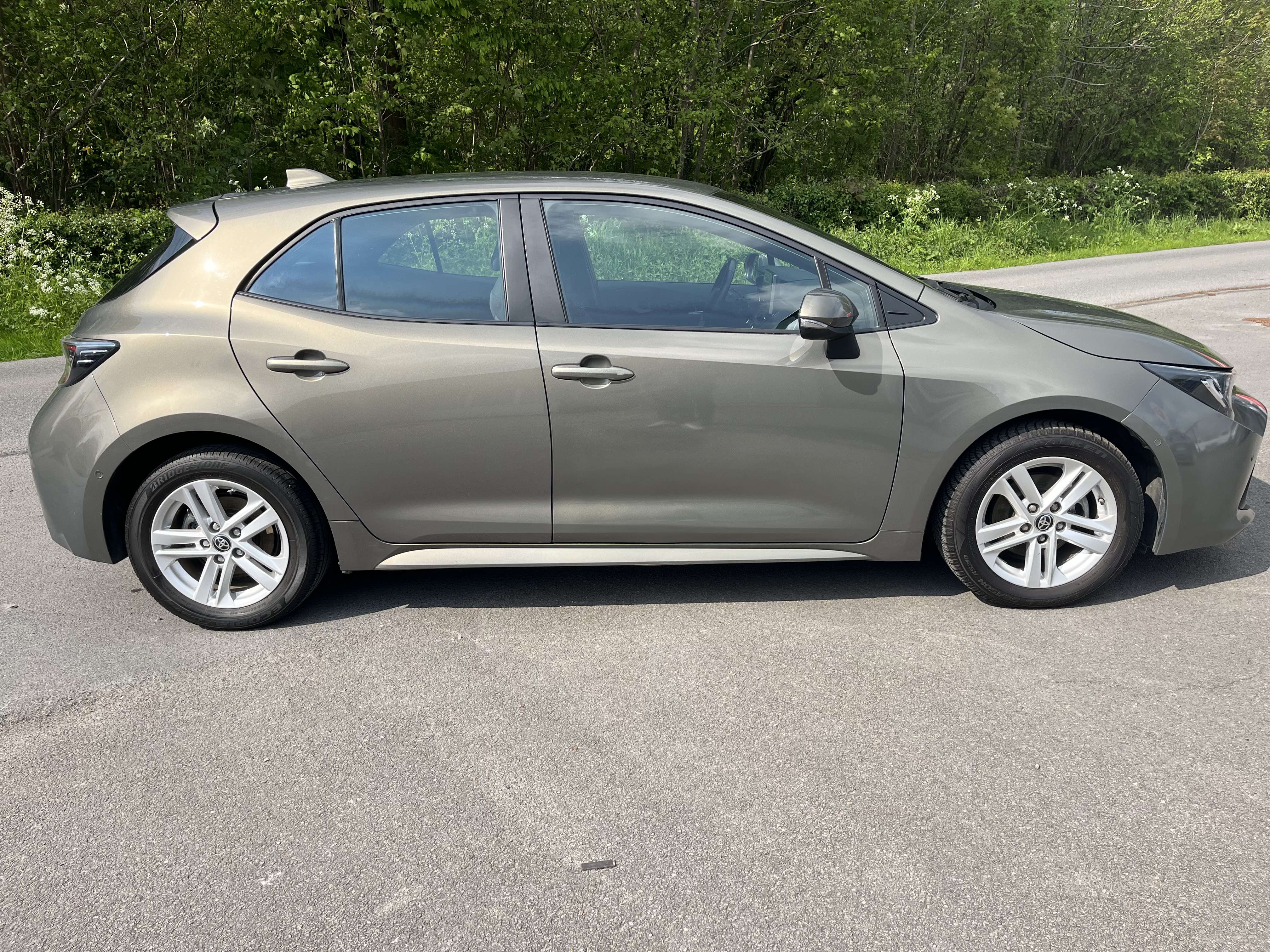 Toyota Corolla 1.8 HYBRID-14.793€+btw+tva-garantie