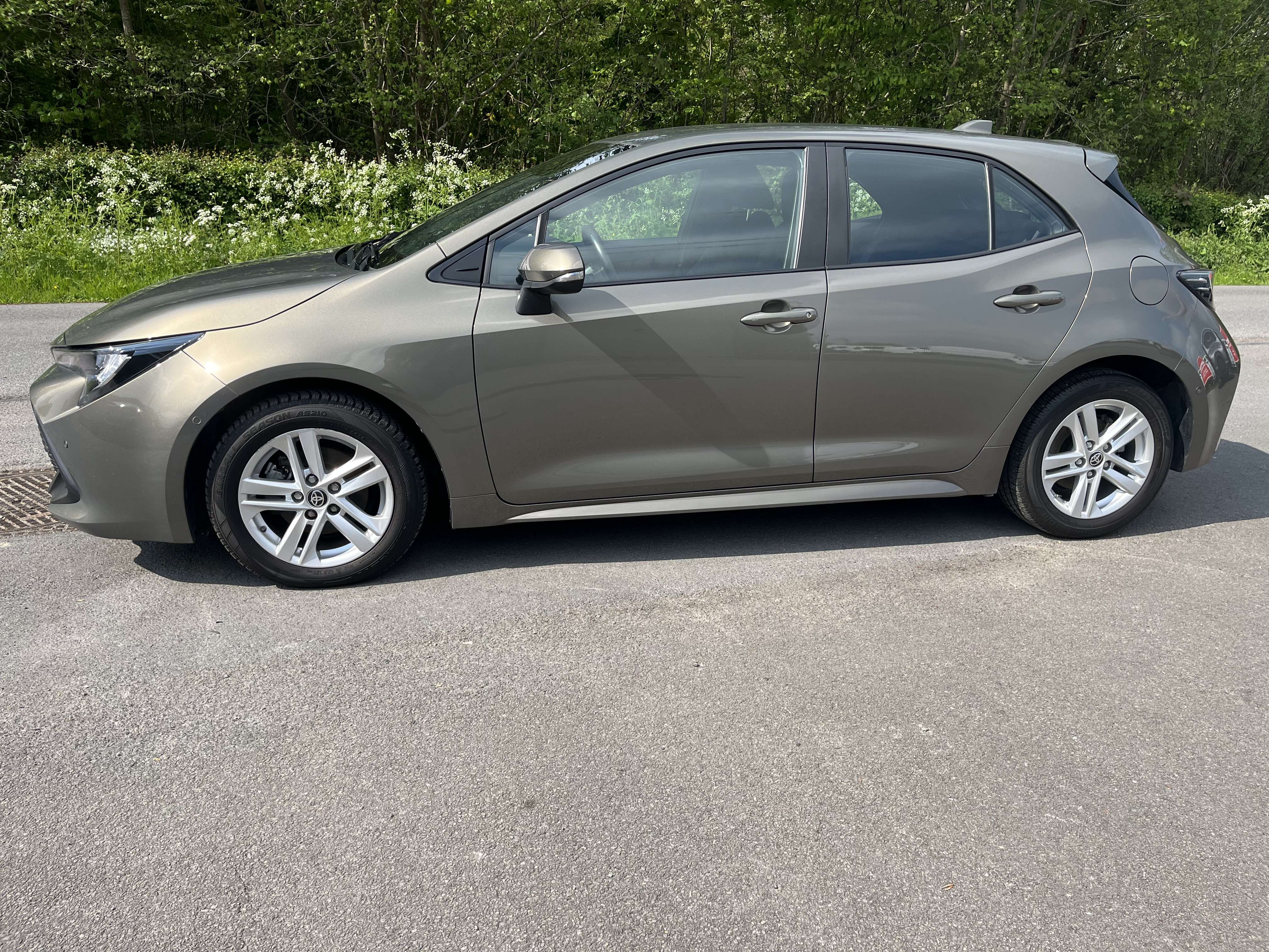 Toyota Corolla 1.8 HYBRID-14.793€+btw+tva-garantie