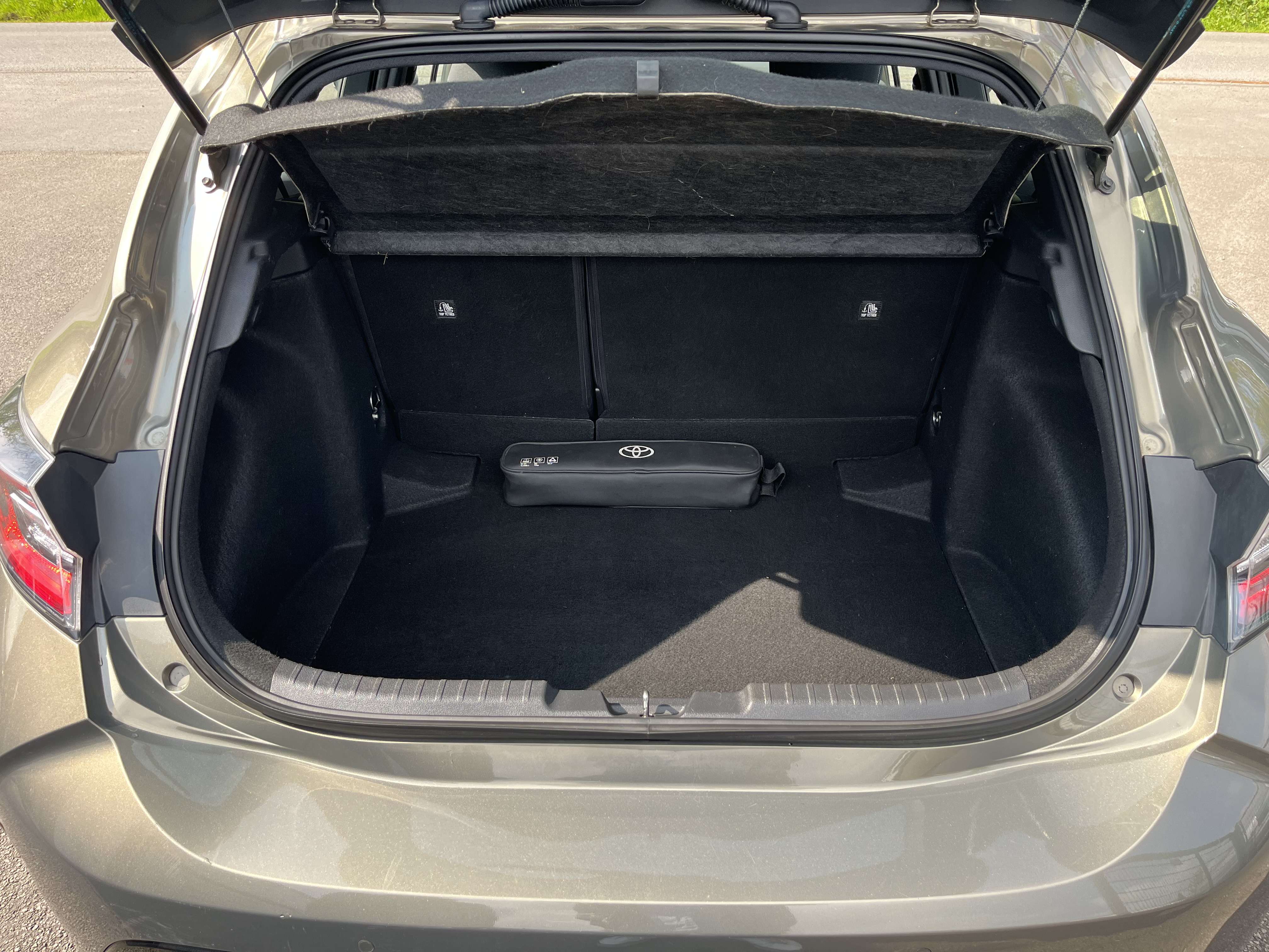Toyota Corolla 1.8 HYBRID-14.793€+btw+tva-garantie