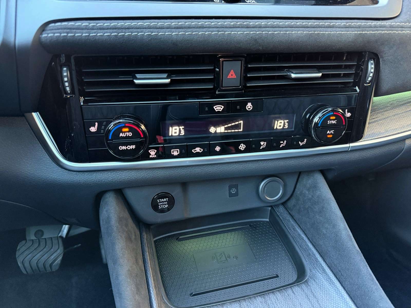 Nissan Qashqai 1.3DIG-T*MHEV*TeknaPlus*Xtronic*Massage*PanoRoof*Carplay*AndroidAuto*Garantie