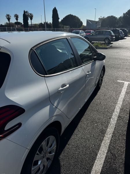 Peugeot 208 (2) 1.2 PURETECH 82 ALLURE 5P