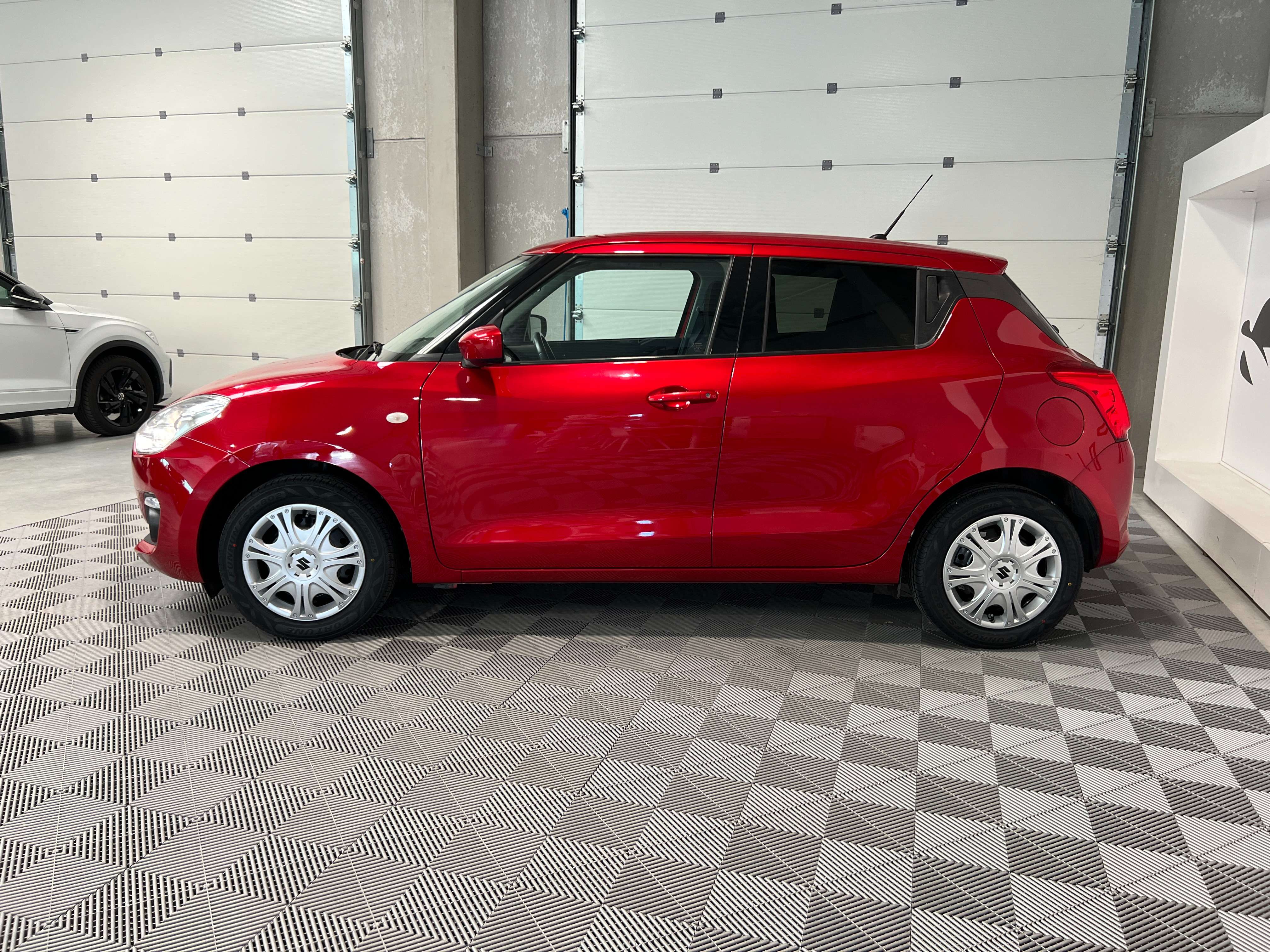 Suzuki Swift Swift 1.2 ESSENCE /CLIM/GPS/CAMERA DE RECULE/BLUETOOTH..