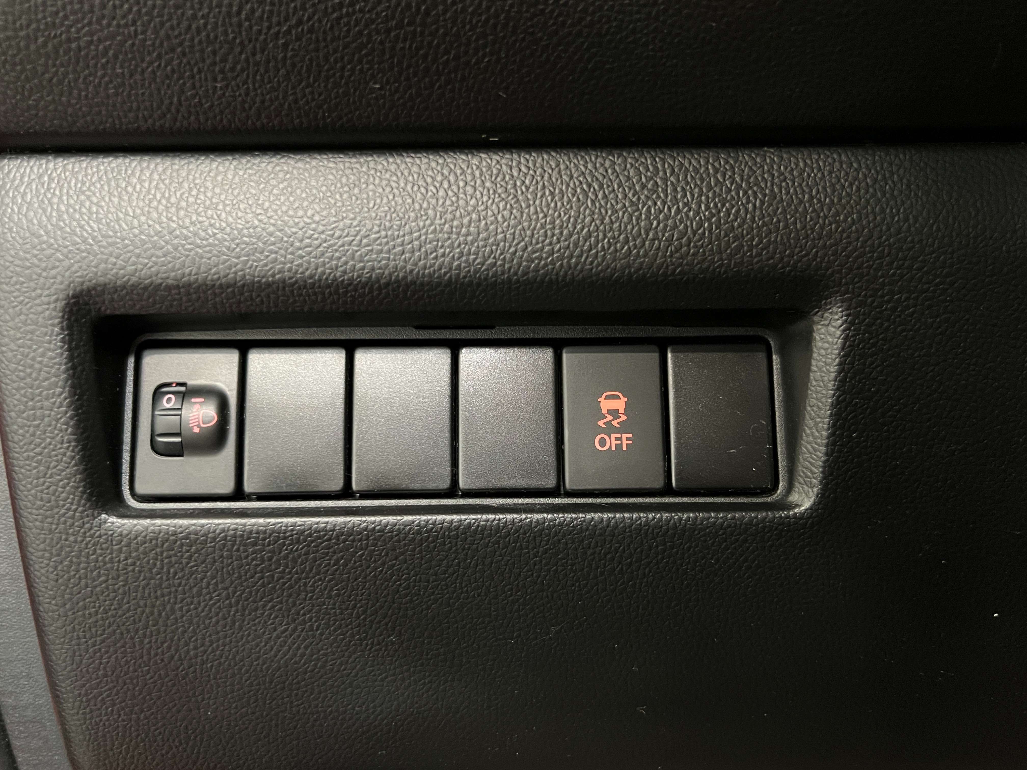 Suzuki Swift Swift 1.2 ESSENCE /CLIM/GPS/CAMERA DE RECULE/BLUETOOTH..